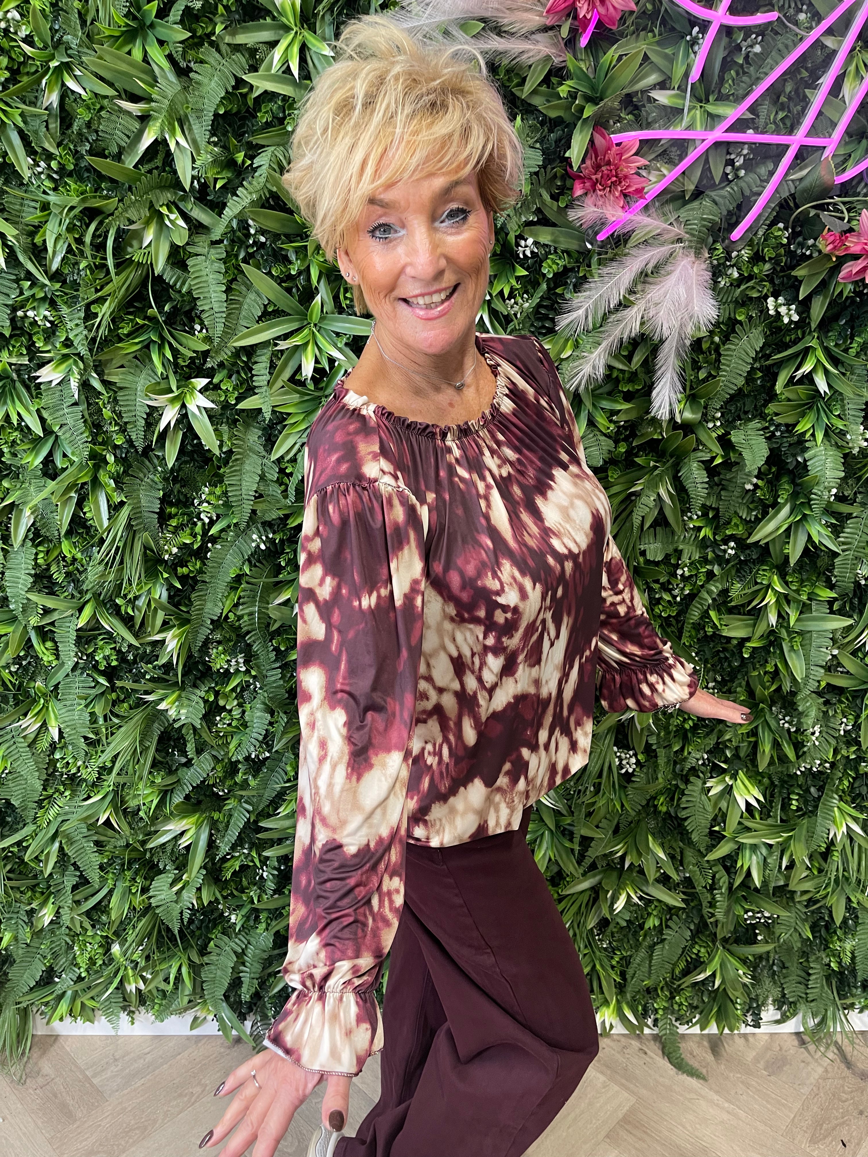 Blouse met abstracte print en roezelhals bordeaux