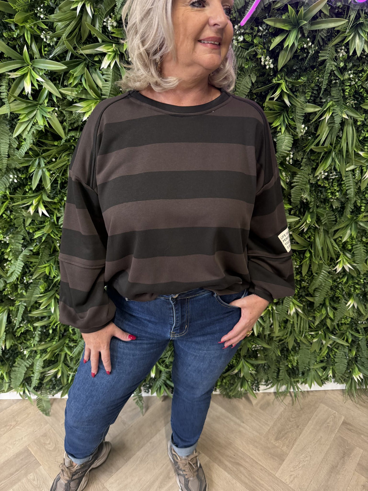 Sweater brede streep met applicatie bruin/zwart