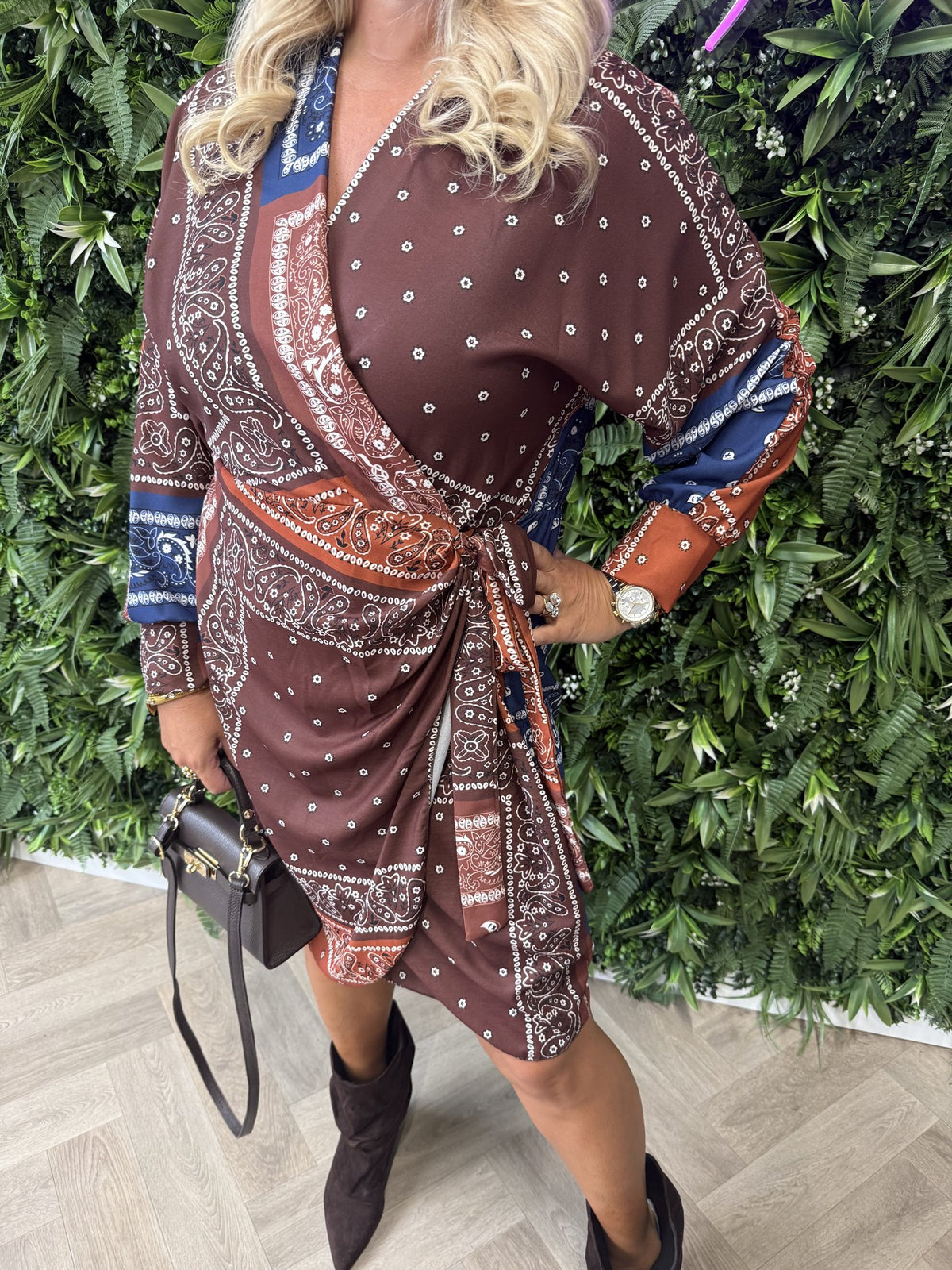 Overslag jurk met print paisley marineblauw