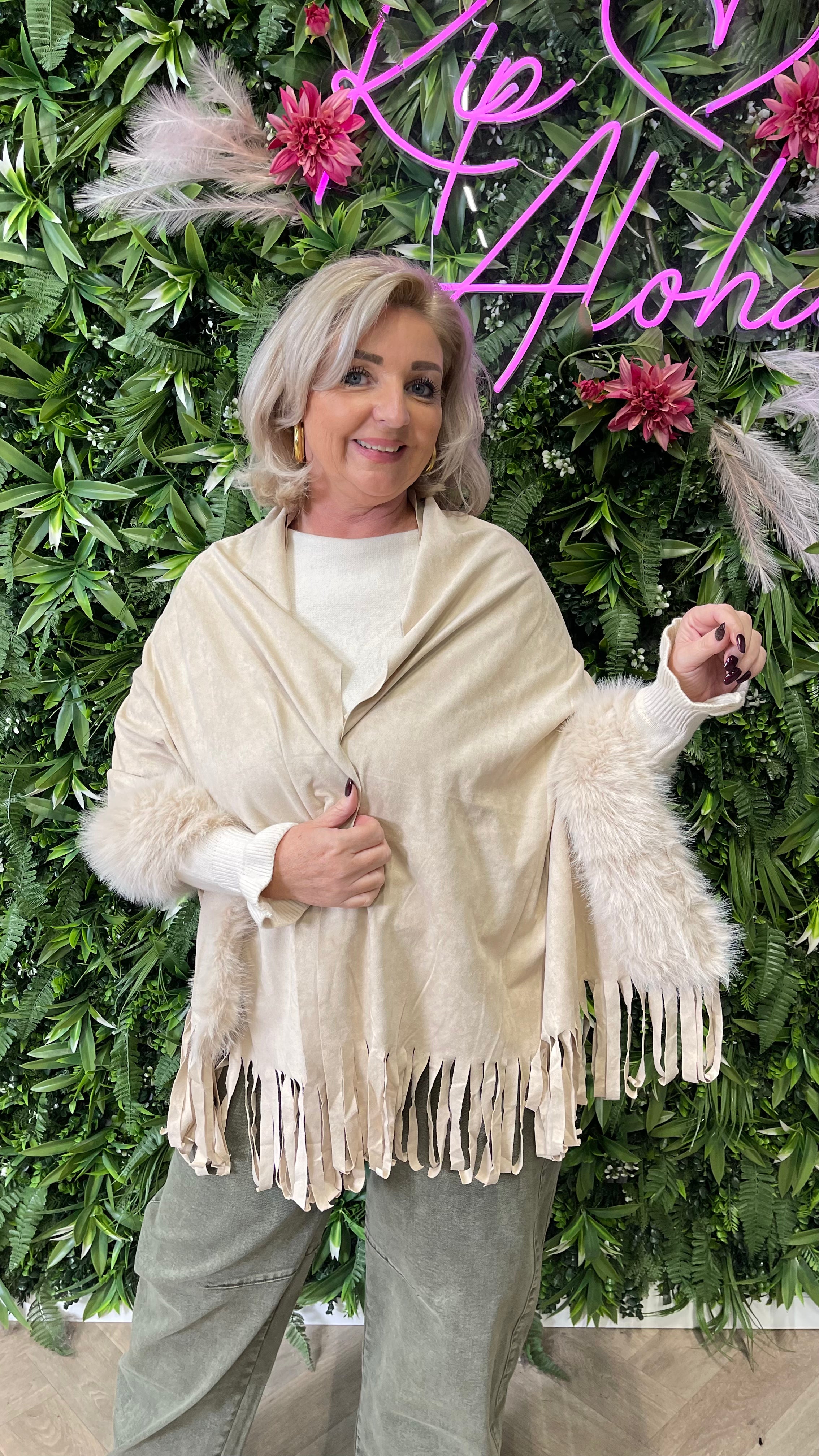 Omslagdoek suedelook beige