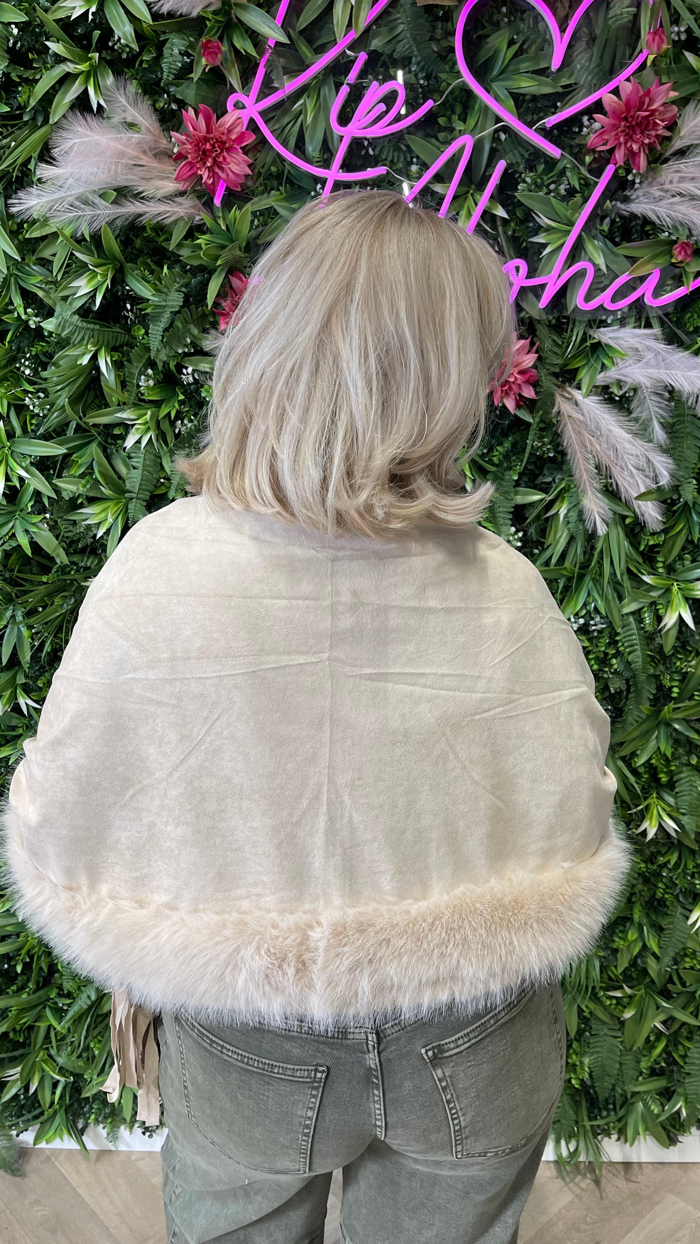 Omslagdoek suedelook beige