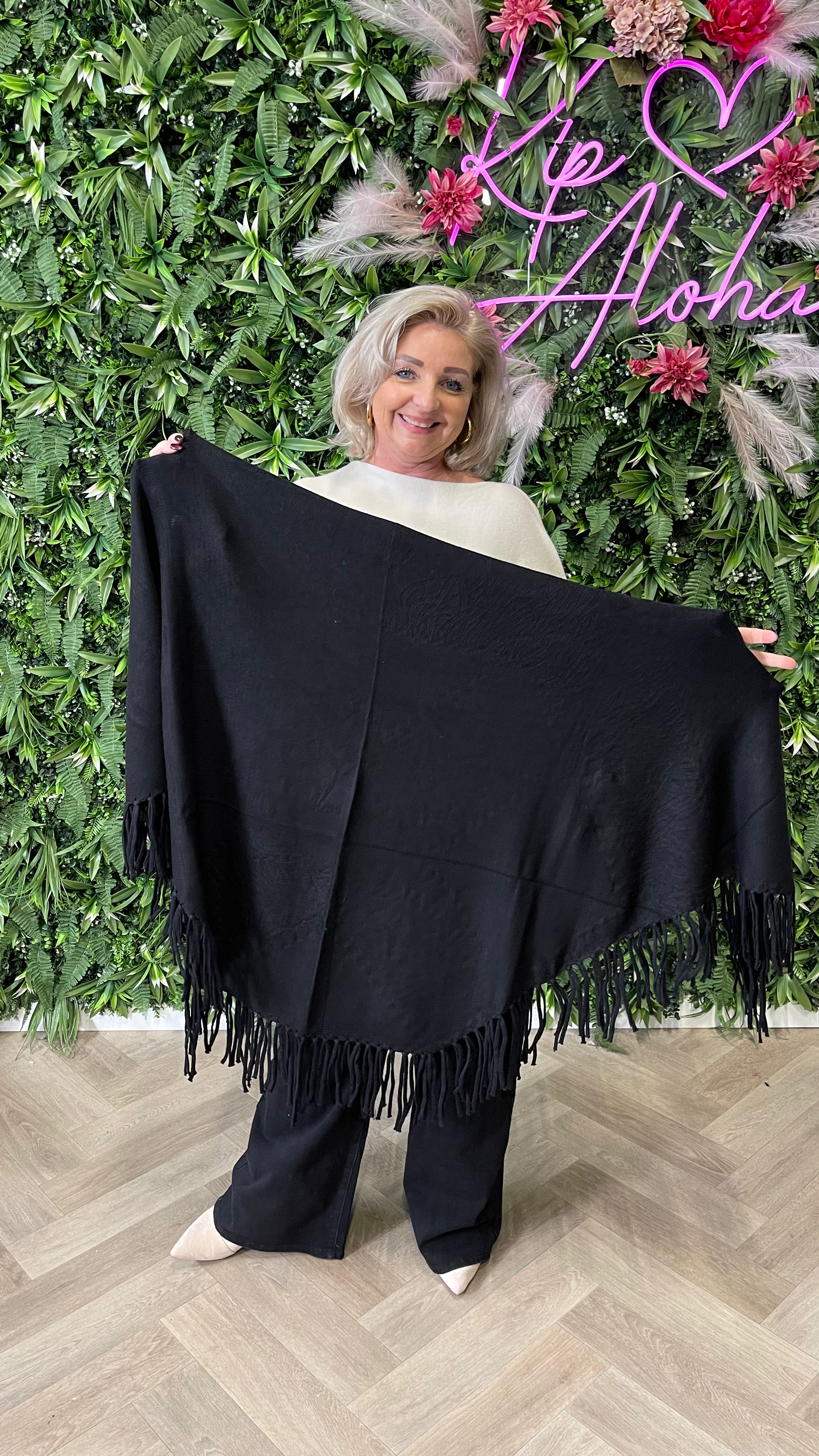 Omslagdoek met franjes zwart