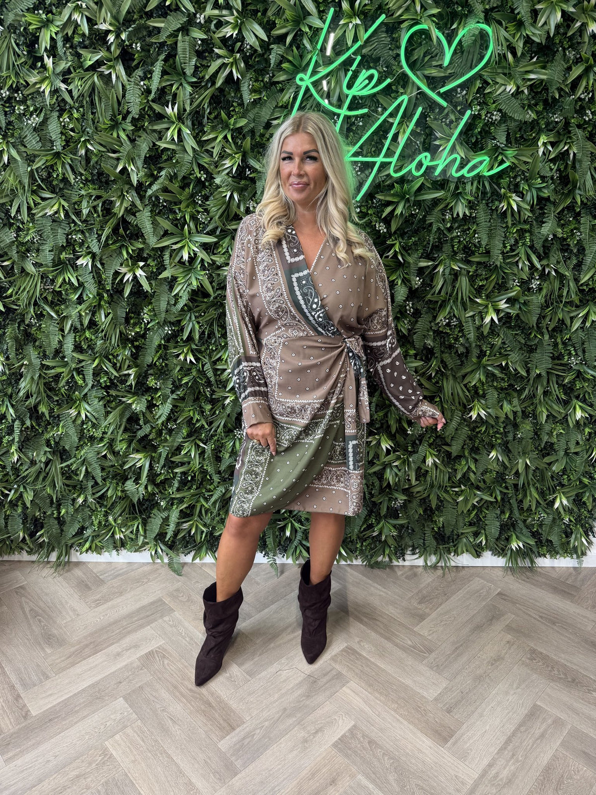 Overslag jurk met print paisley legergroen
