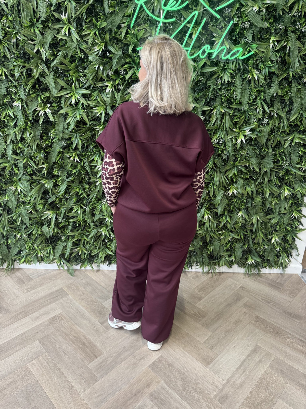 Tweedelig pak mouwloos met studs bordeaux
