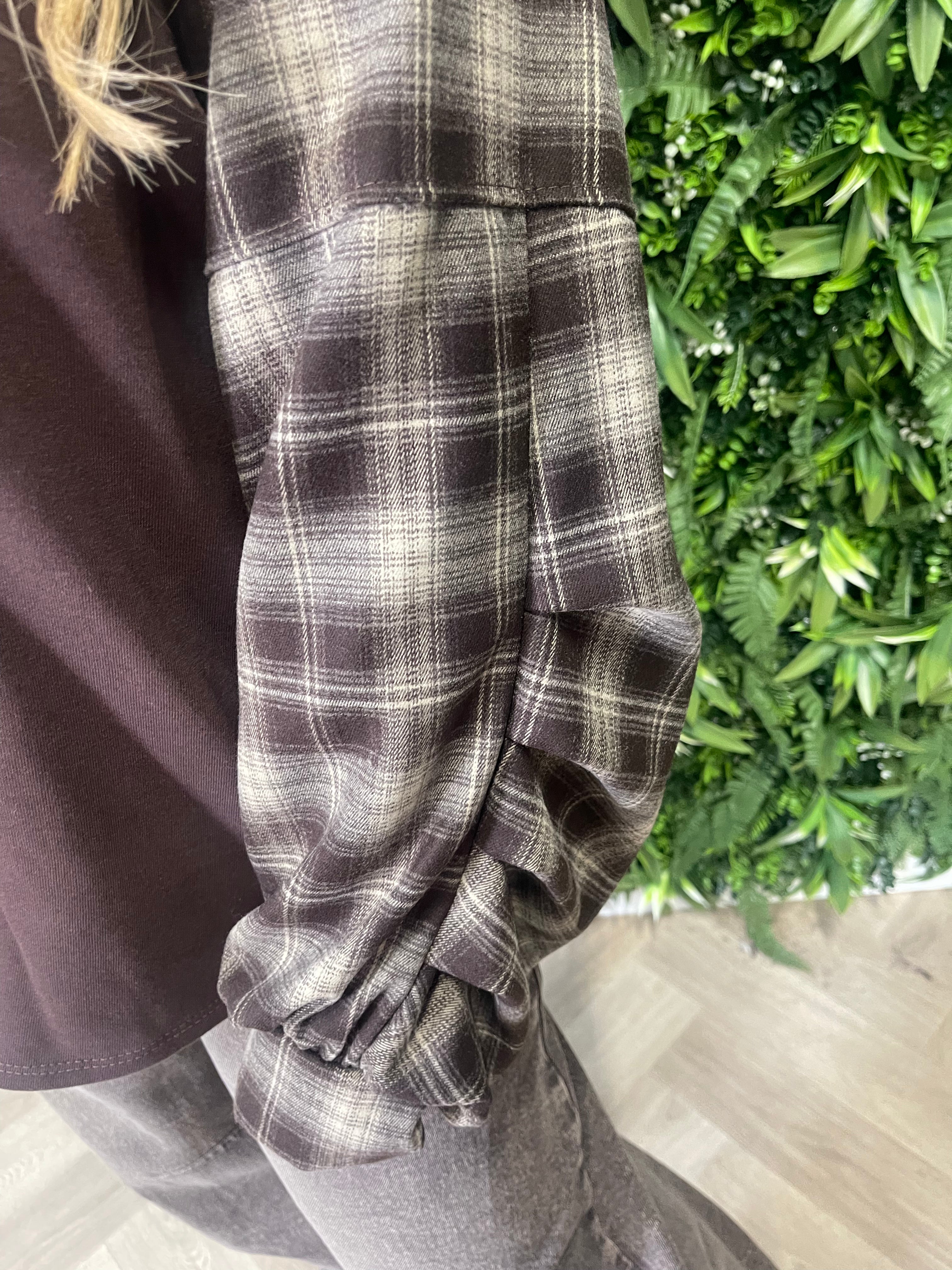 Sweater met geruite mouwen donkerbruin