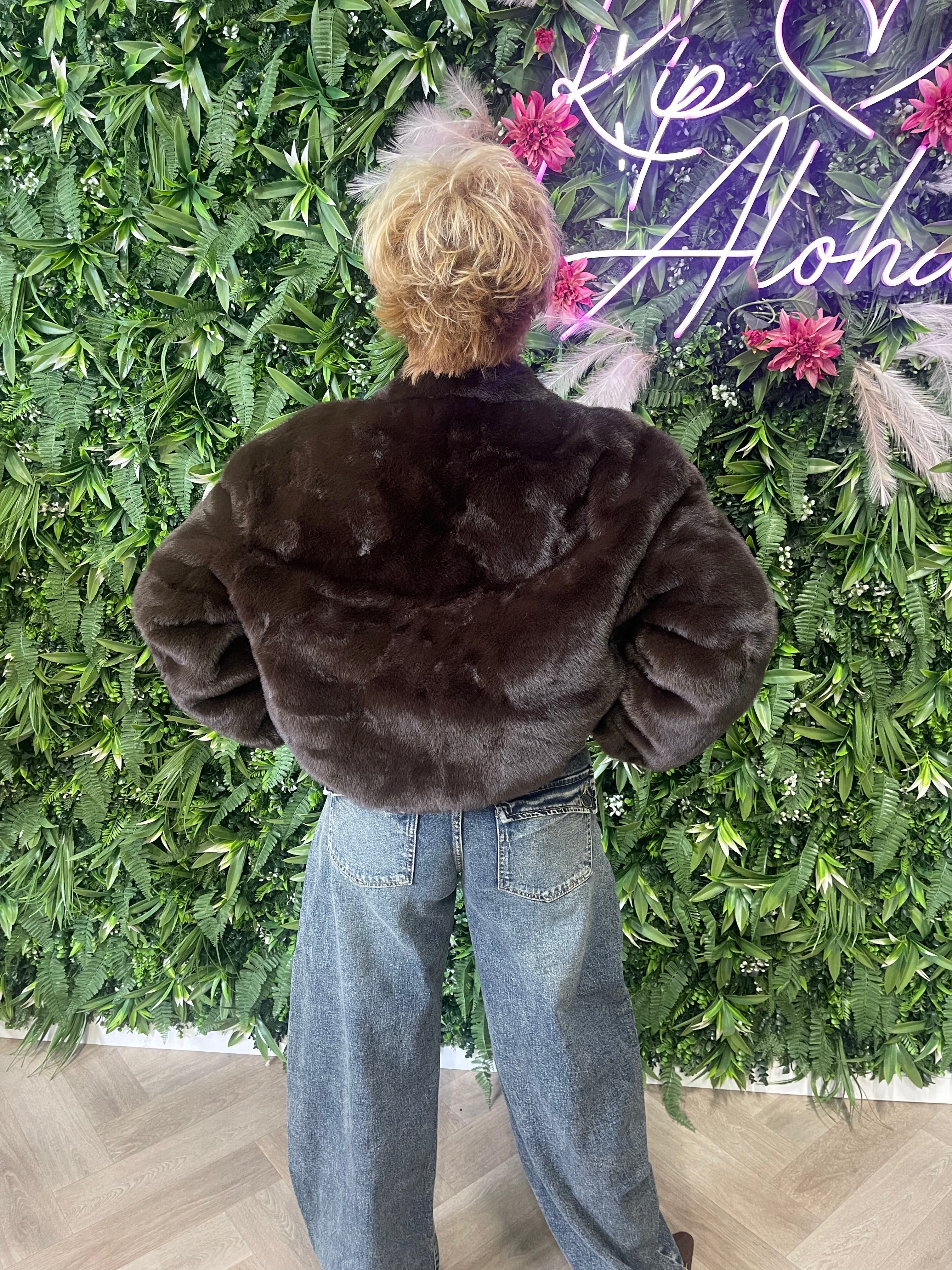 Korte faux fur jasje donkerbruin
