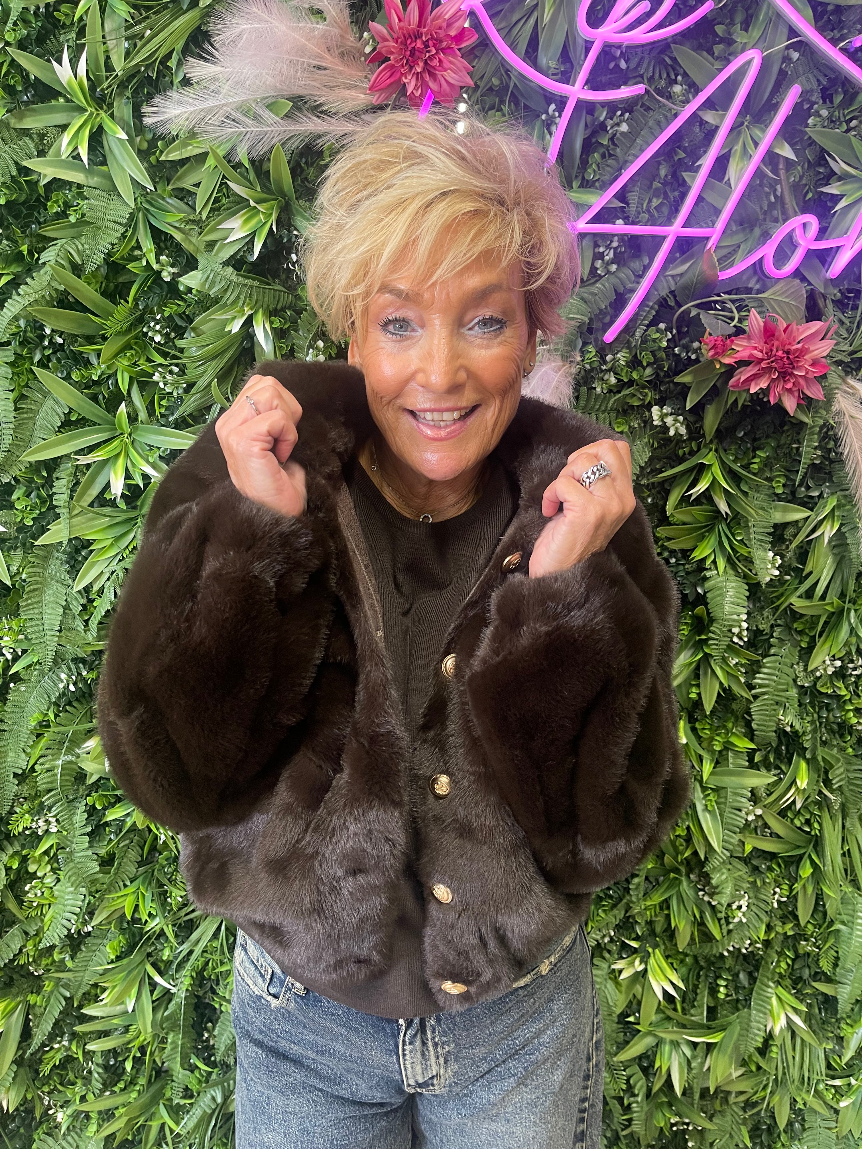 Korte faux fur jasje donkerbruin