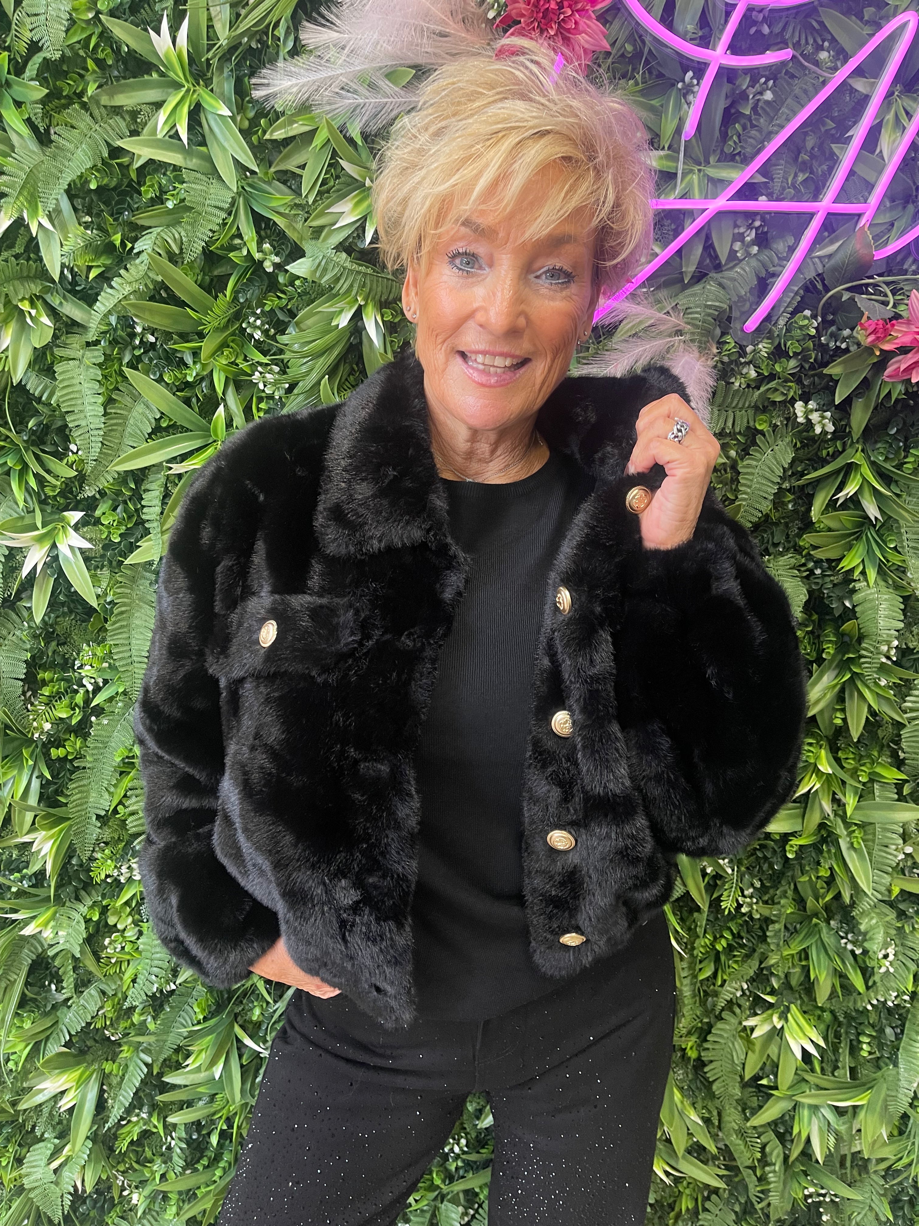 Korte faux fur jasje zwart