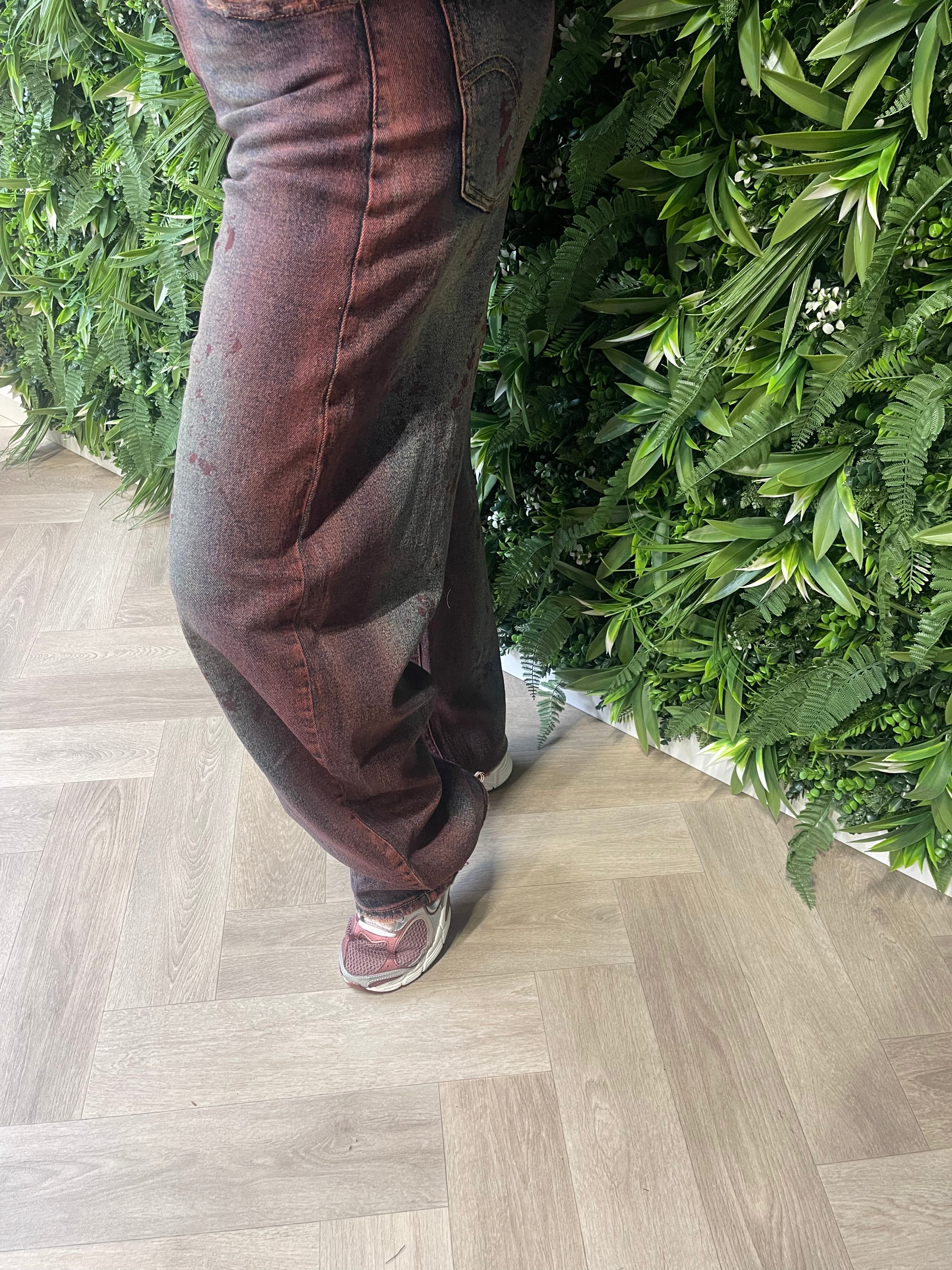 Queen of Hearts Barrel jeans gevlekt rood