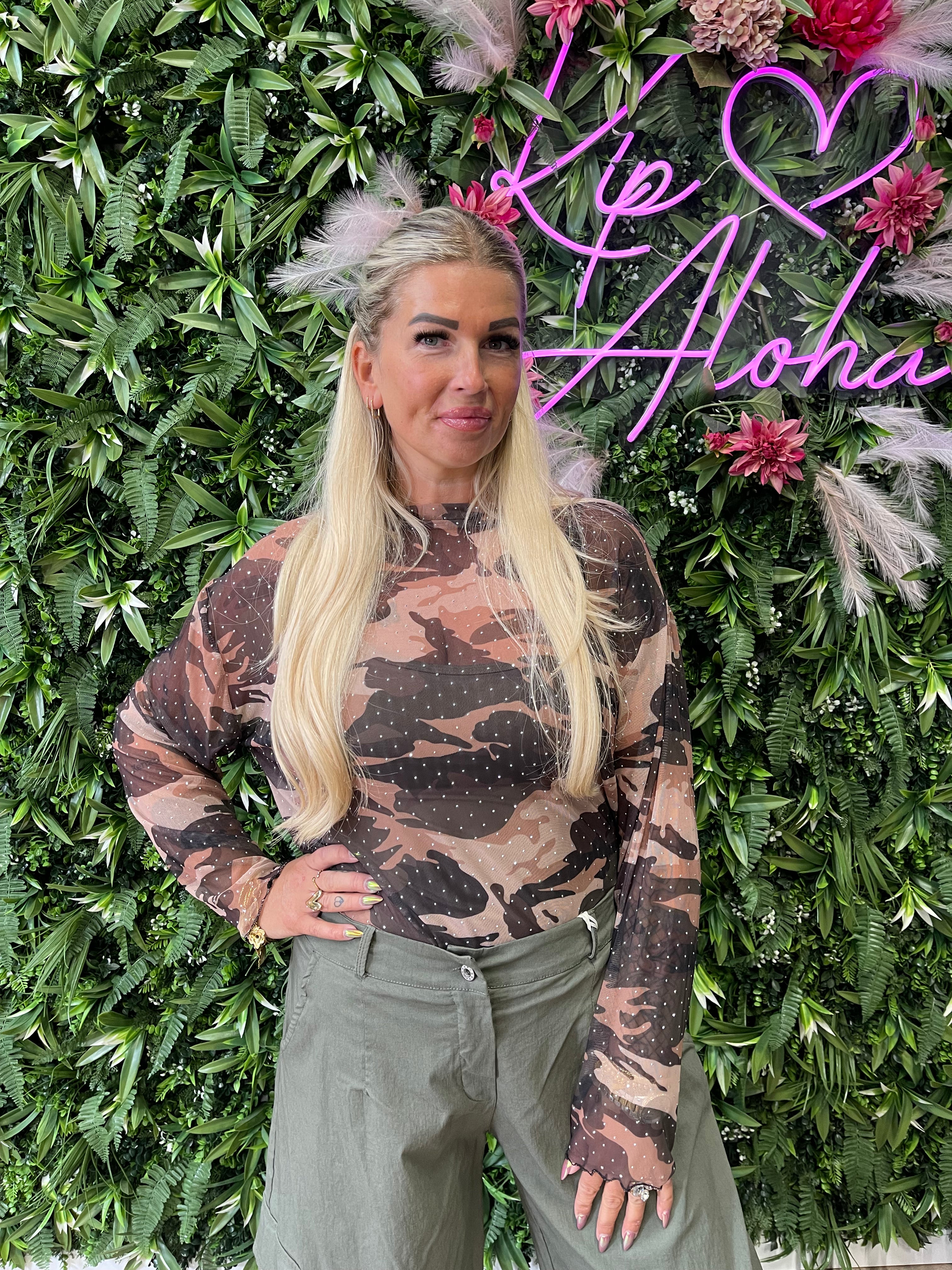 Mesh top strass print army zwart