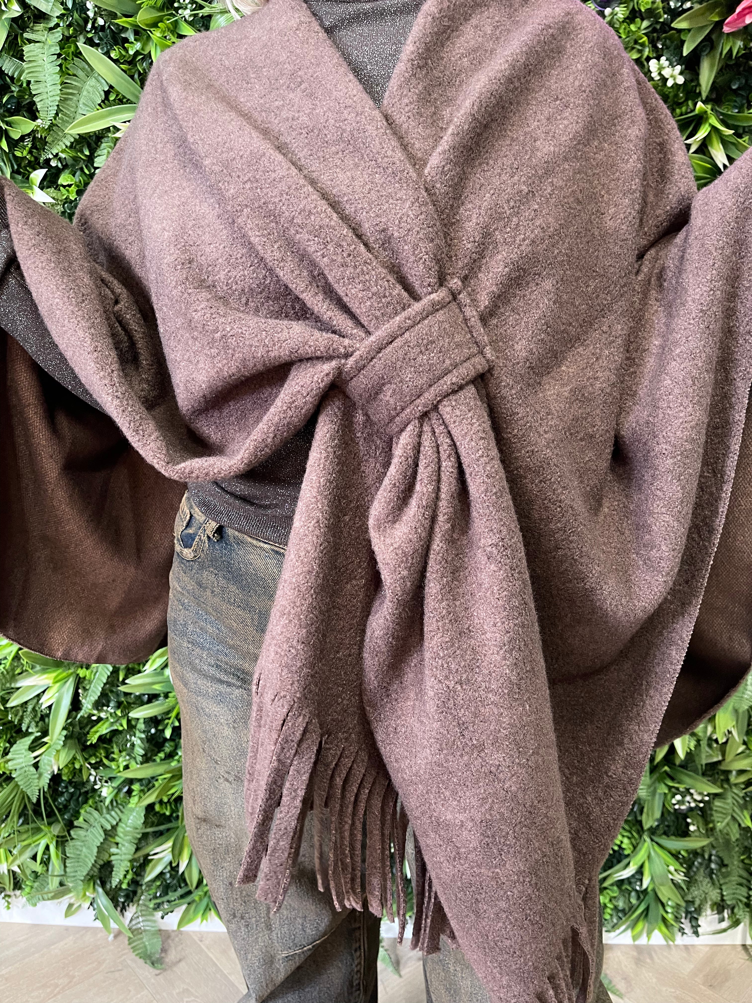 Poncho met franjes uni donkerbruin