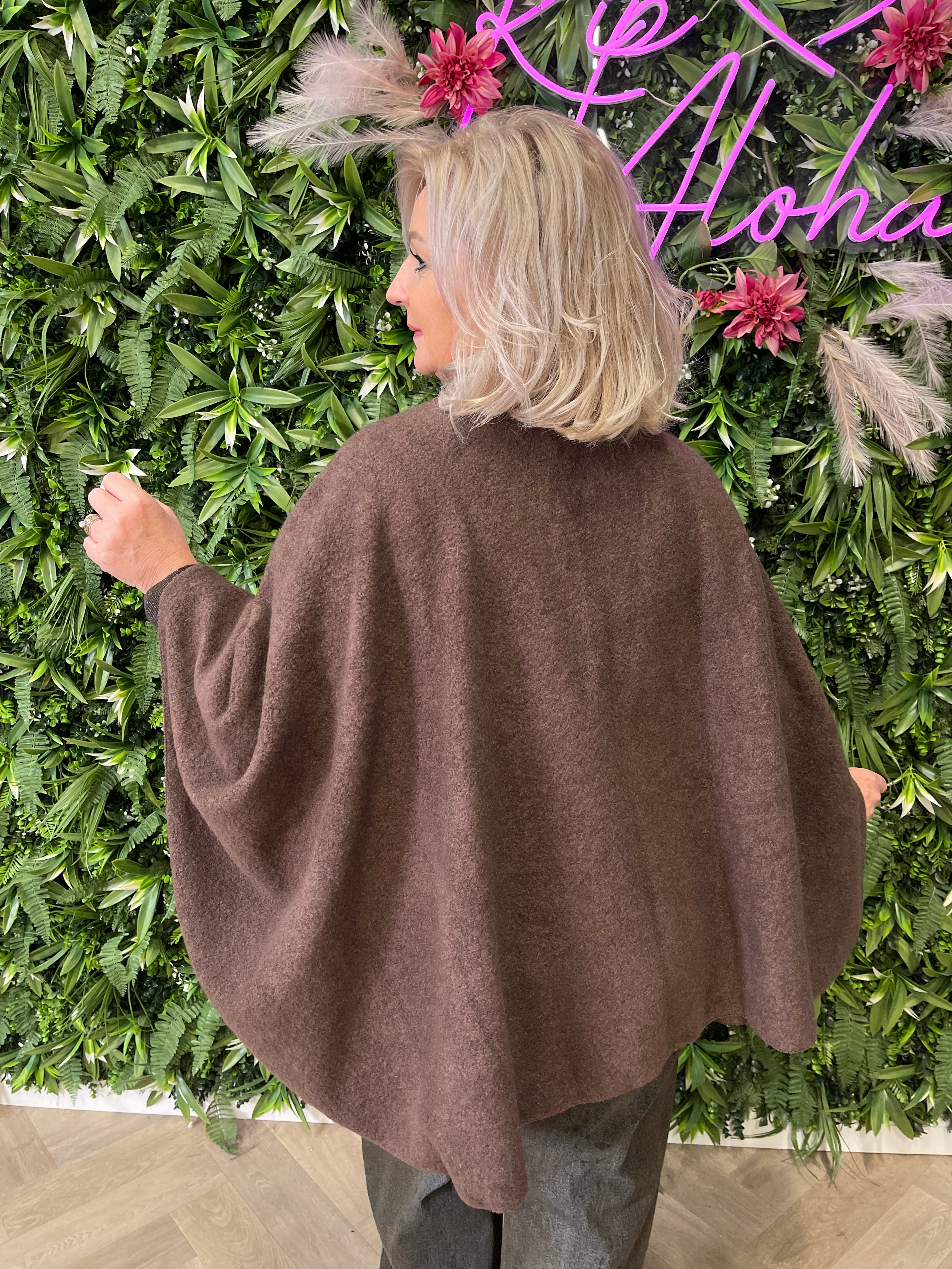 Poncho met franjes uni donkerbruin