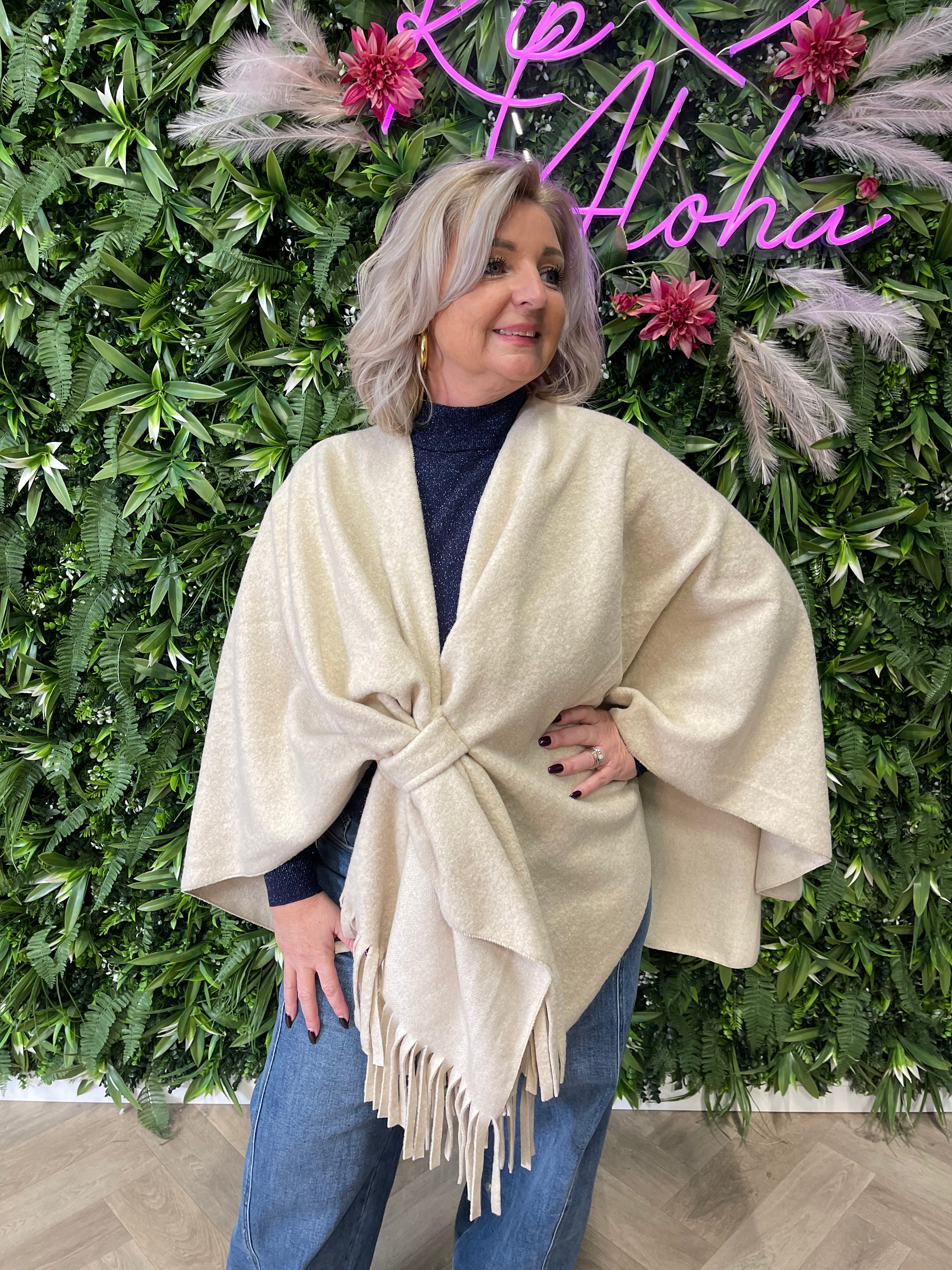 Poncho met franjes uni creme