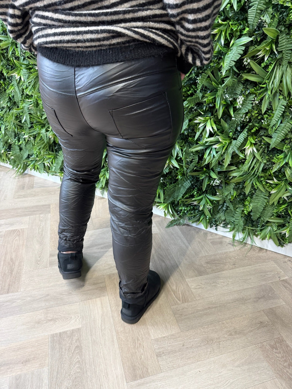 Stretchbroek leatherlook zwart
