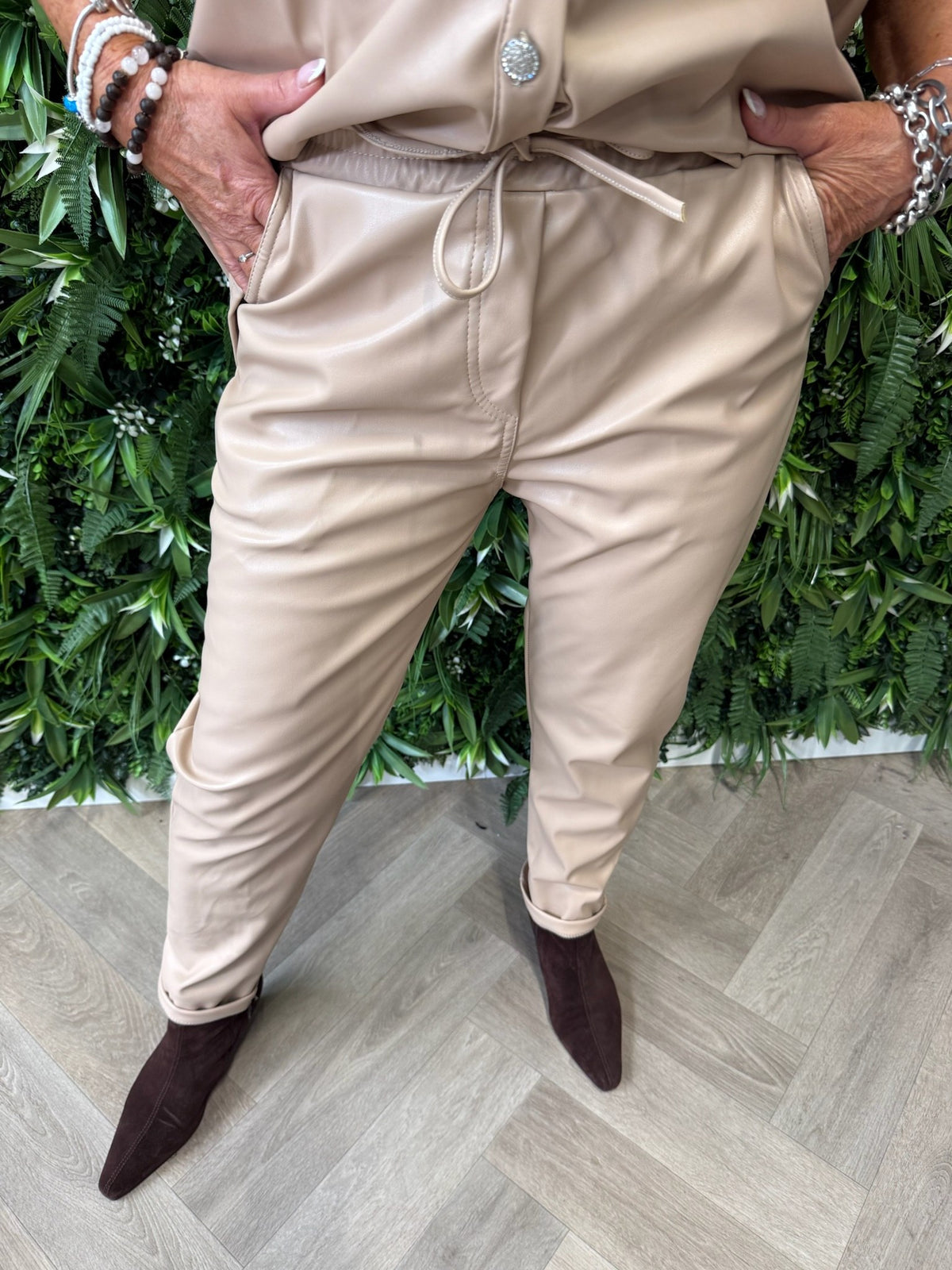 Tweedelig leatherlook set beige