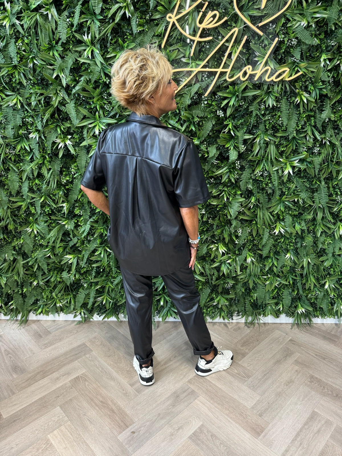 Tweedelig leatherlook set zwart
