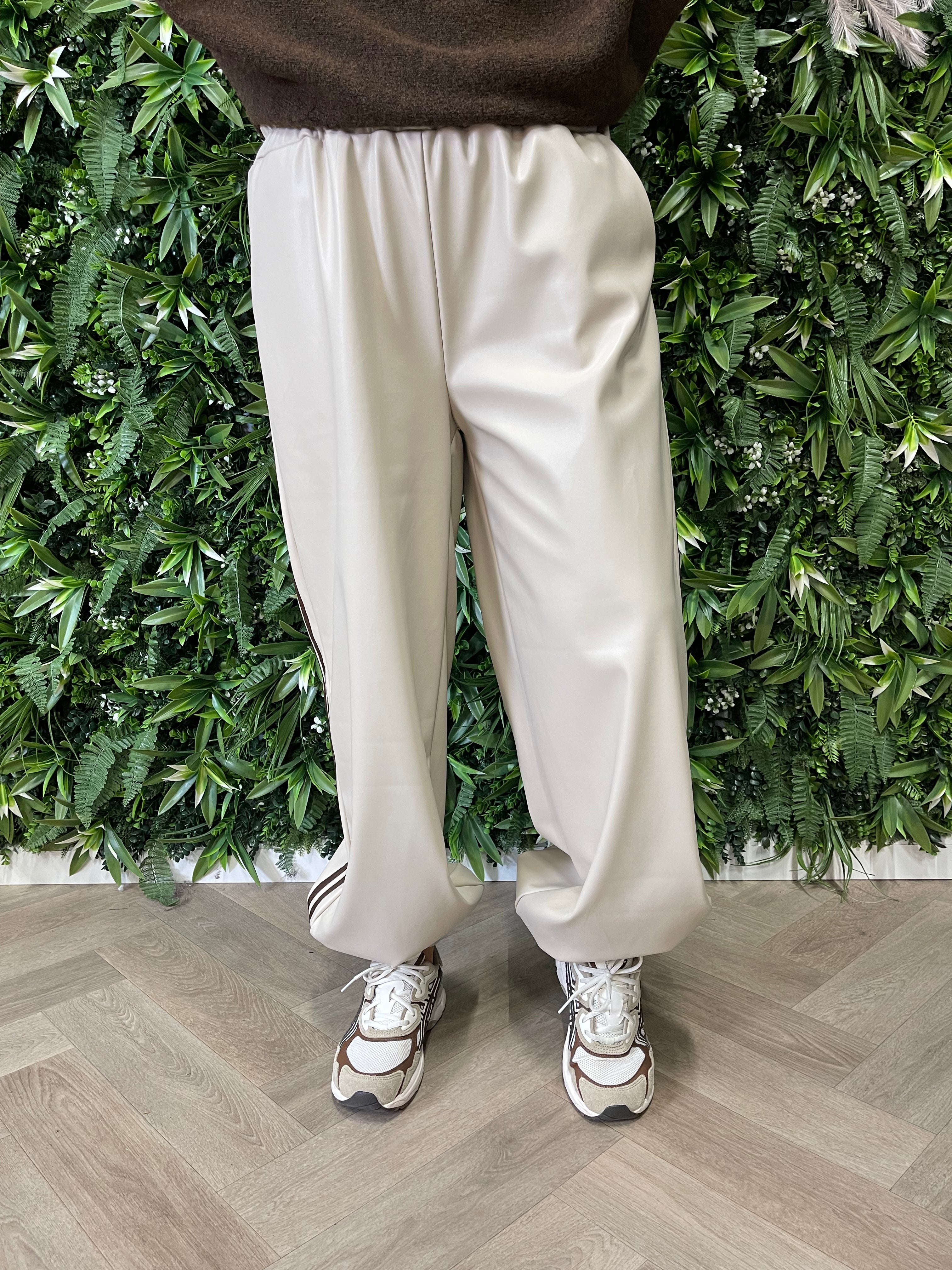 Leatherlook ballon broek met bies beige