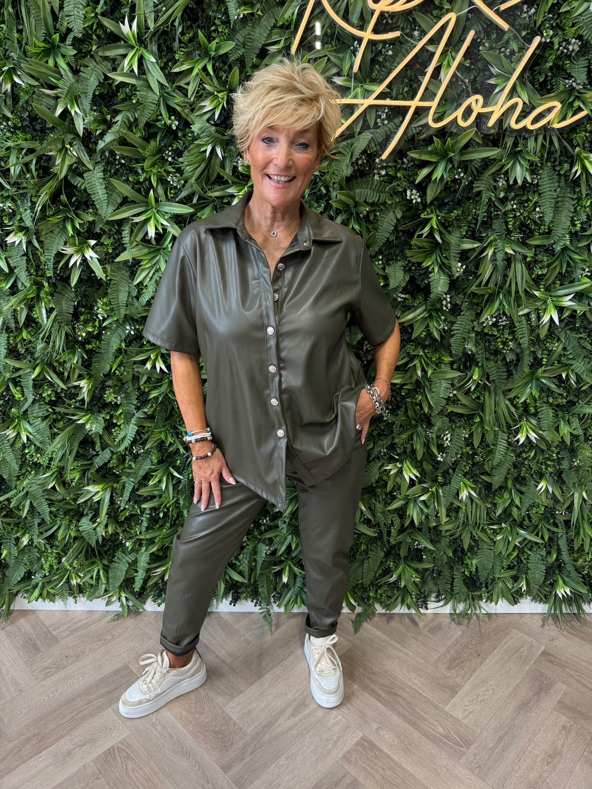 Tweedelig leatherlook set legergroen