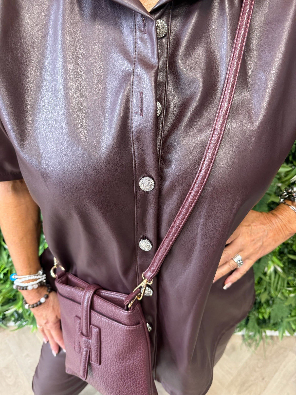 Tweedelig leatherlook set aubergine