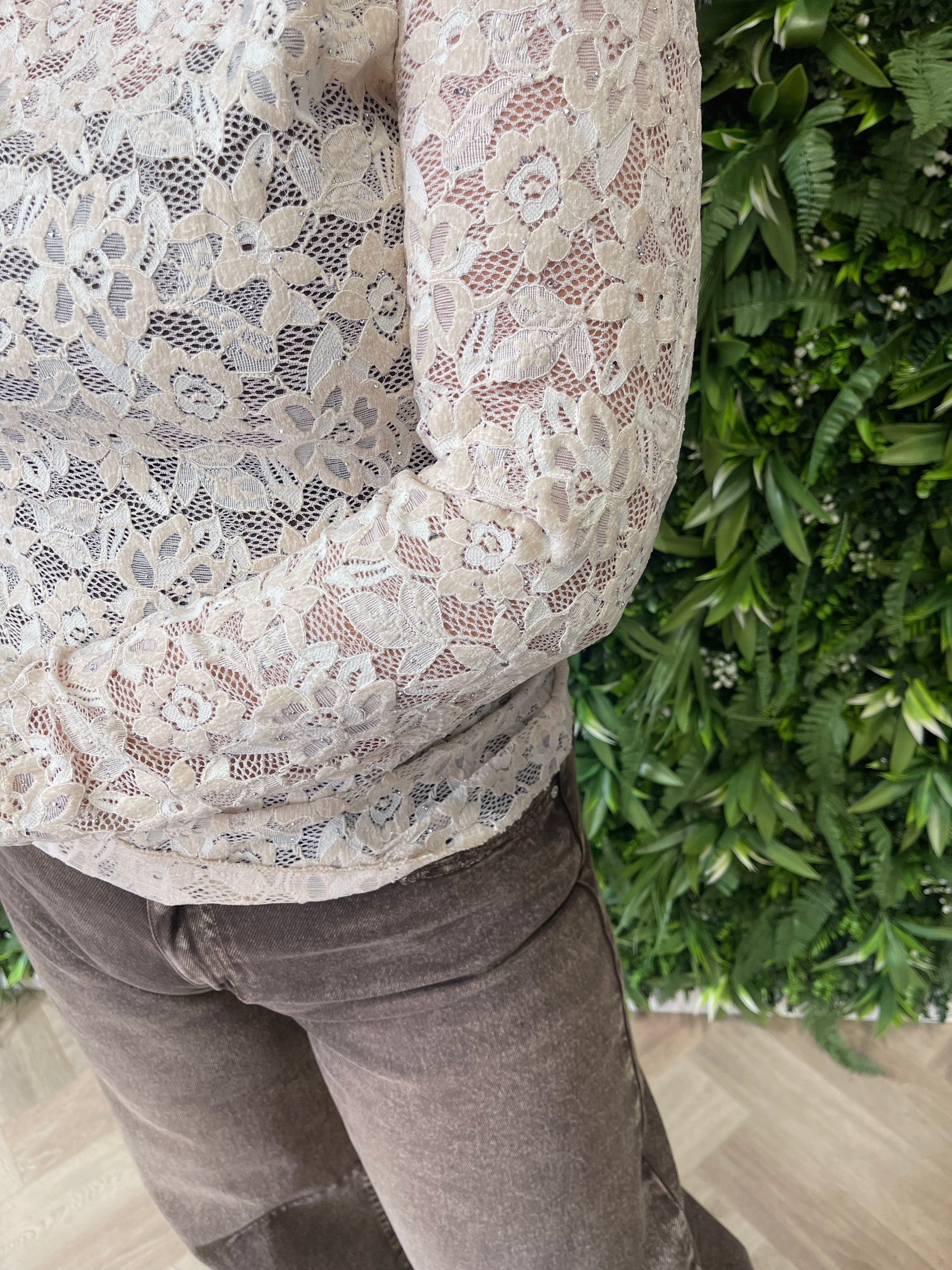 Kanten top met strass beige