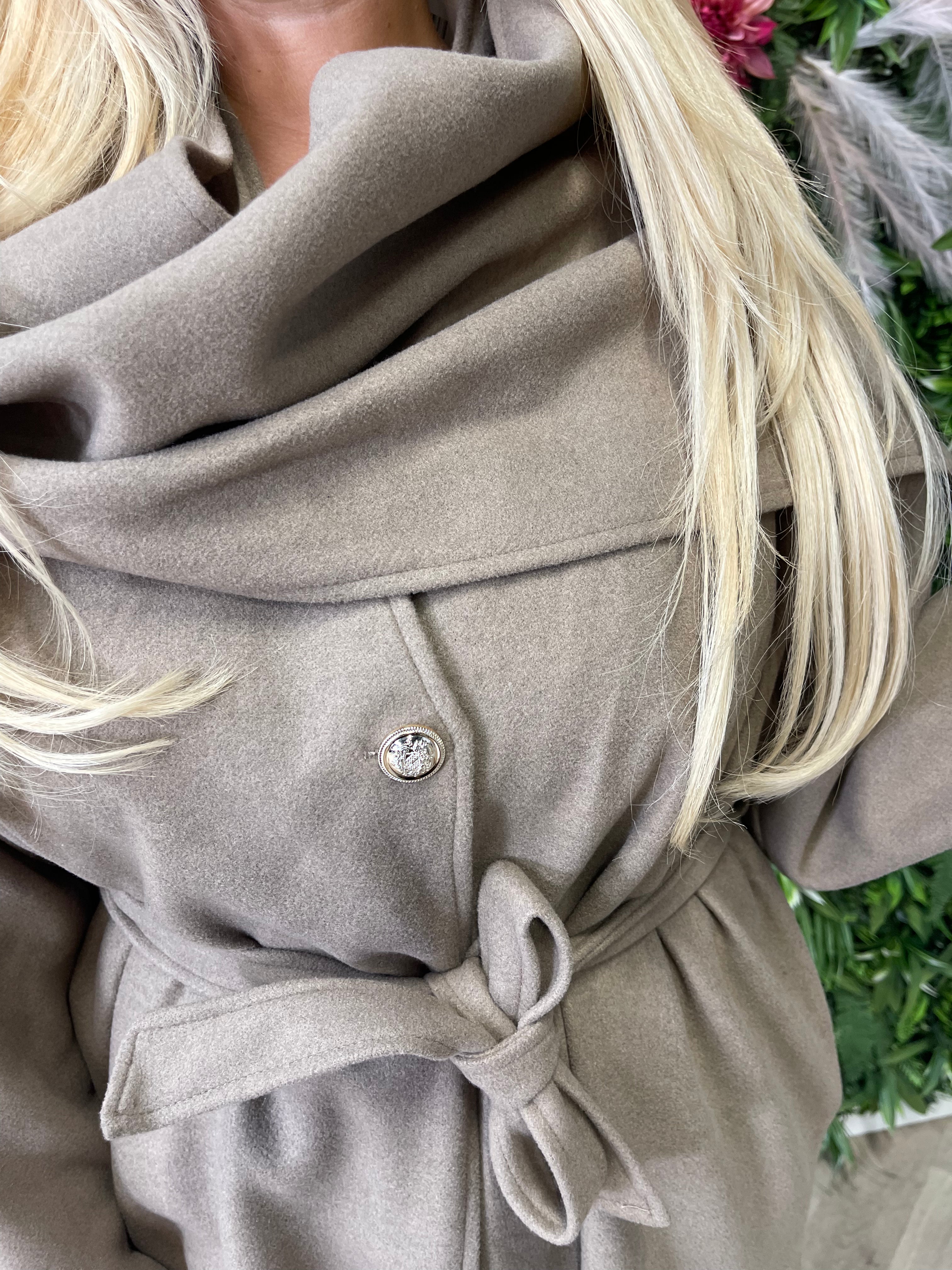 Lange mantel jas met sjaal taupe