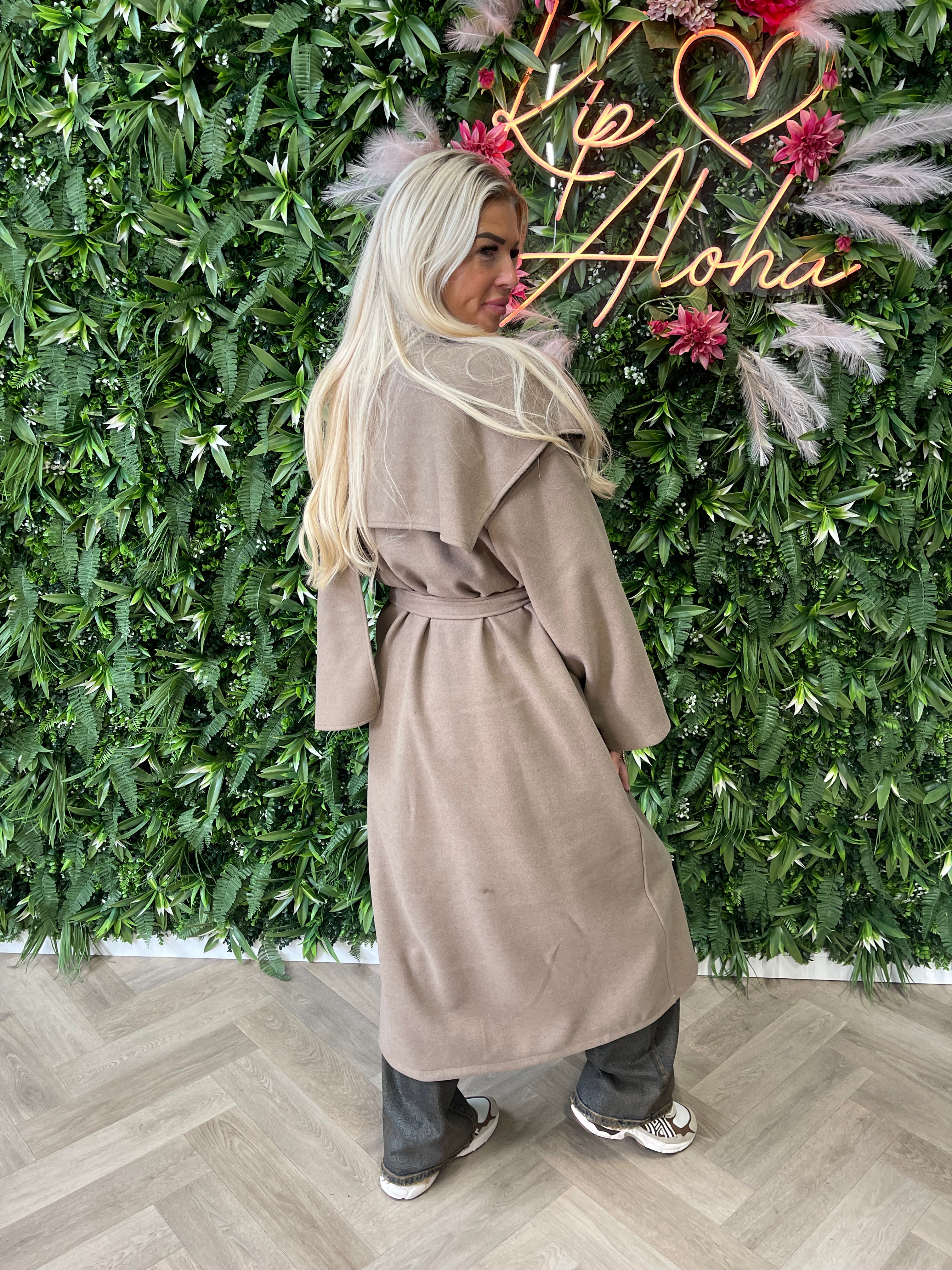 Lange mantel jas met sjaal taupe