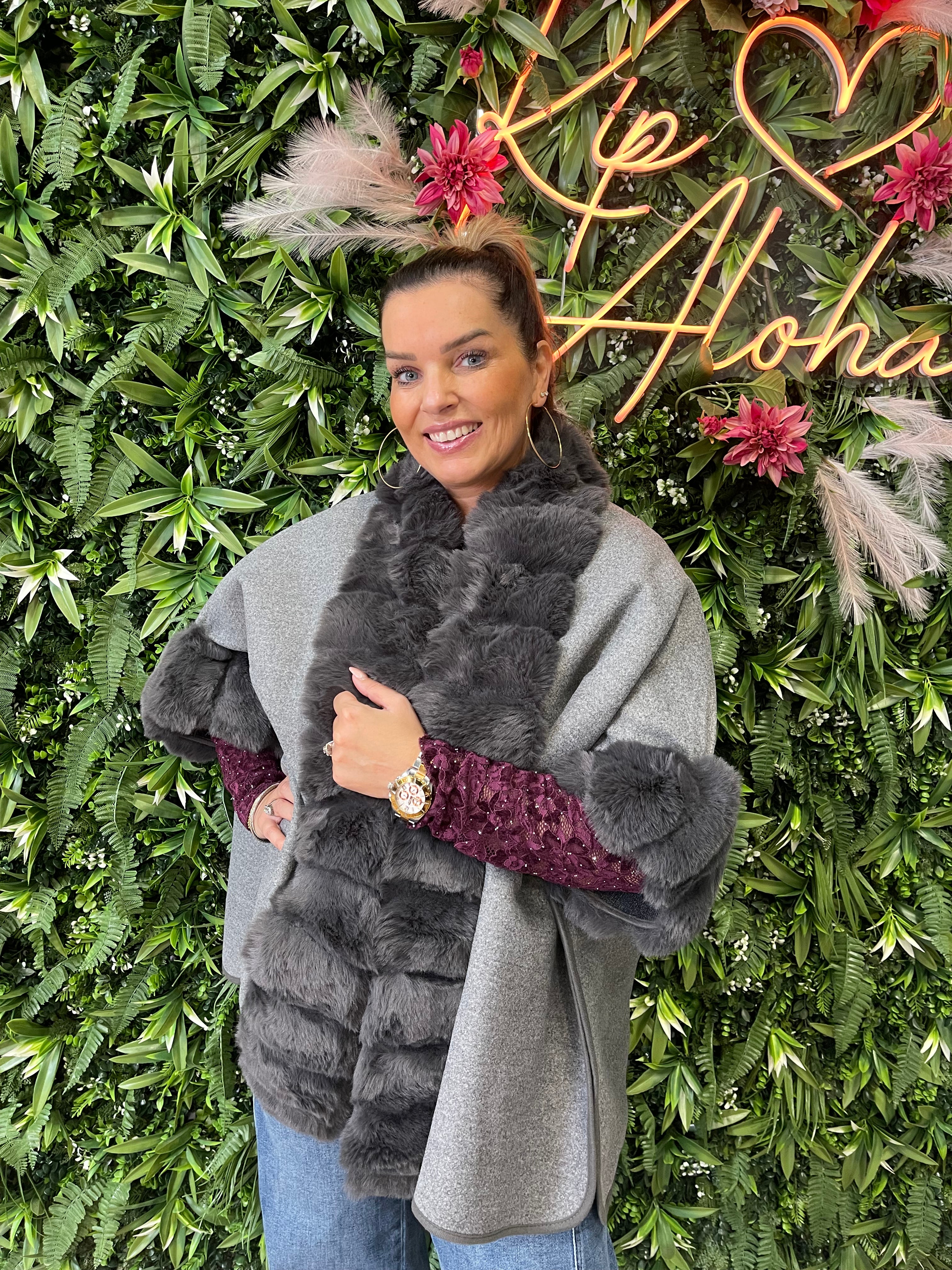 Poncho faux fur details grijs