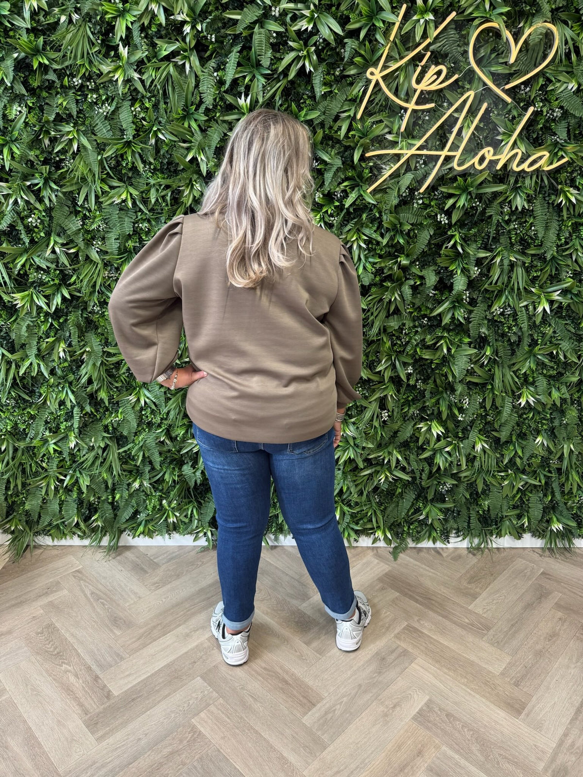 Sweater lange pofmouwen uni taupe