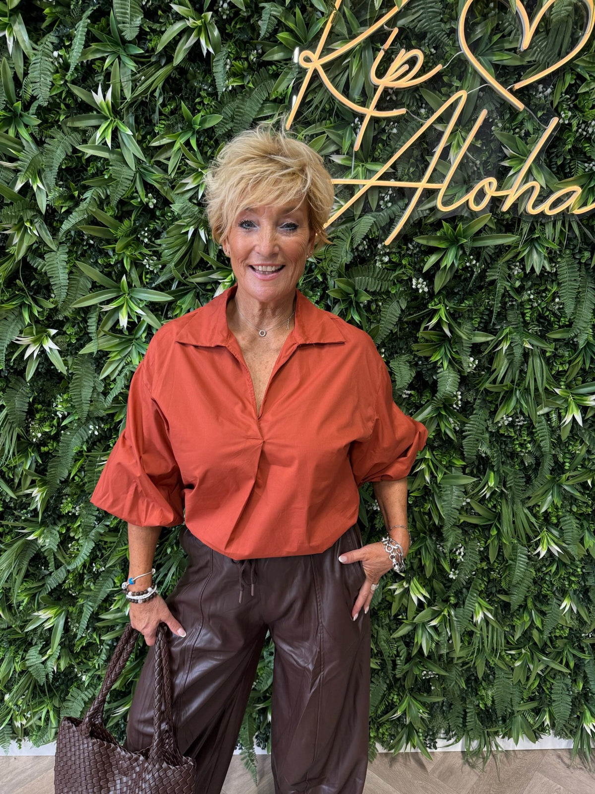 Korte blouse v-hals uni roestrood