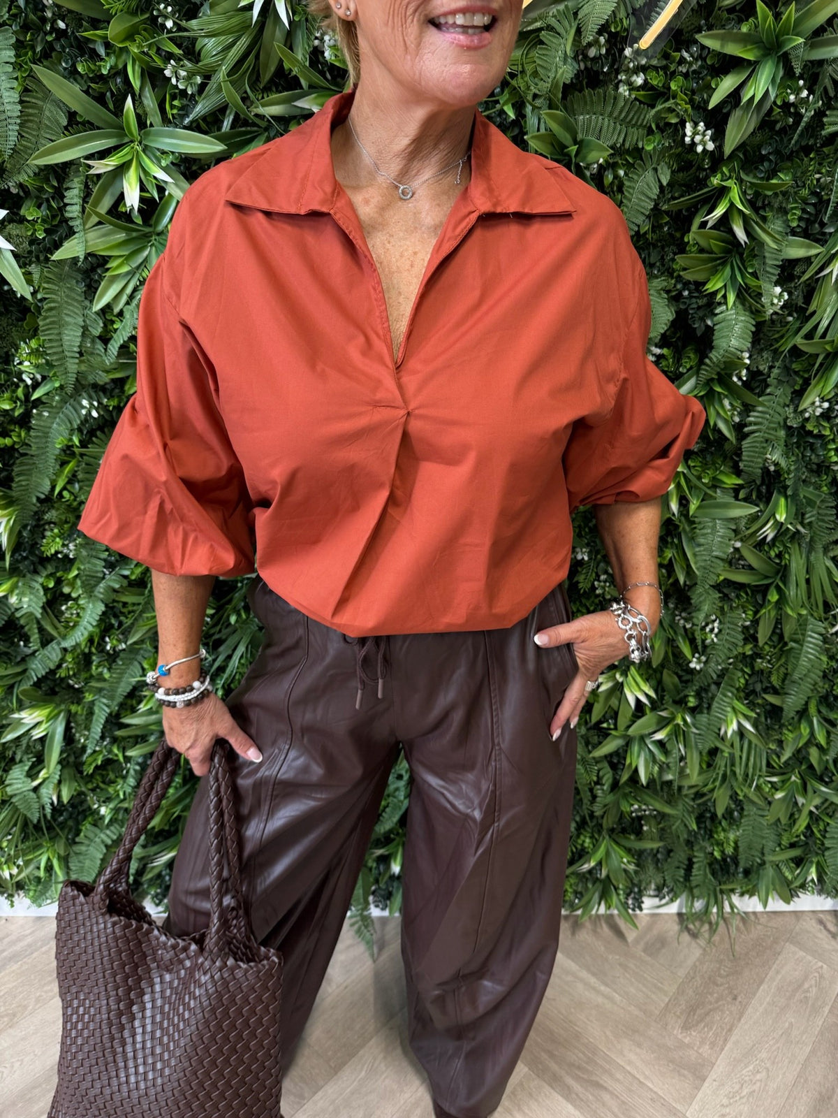 Korte blouse v-hals uni roestrood