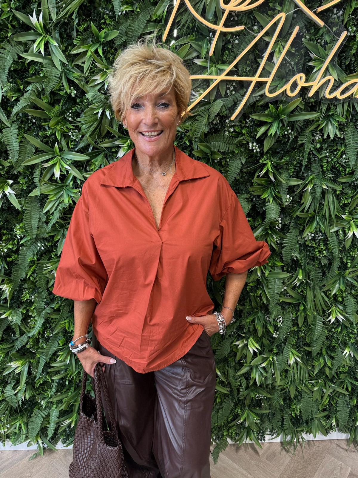 Korte blouse v-hals uni roestrood