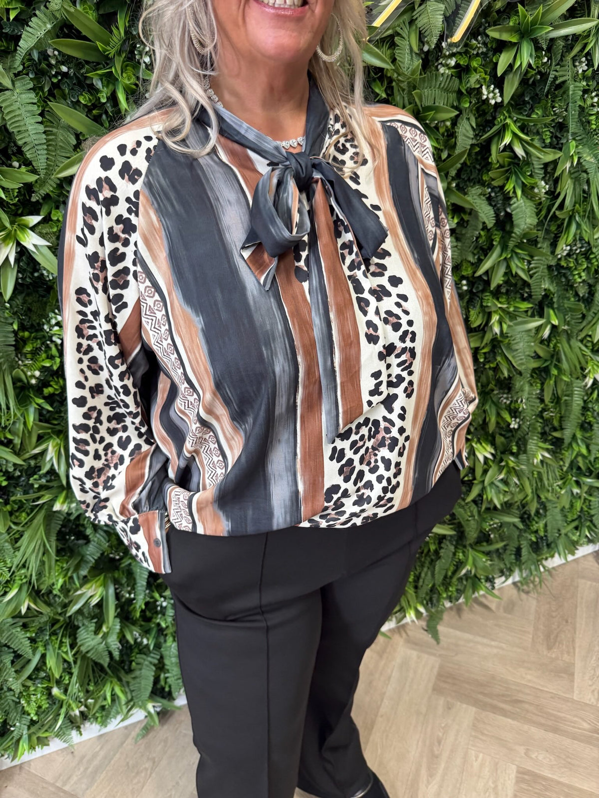 Blouse strik met strepen en panterprint zwart
