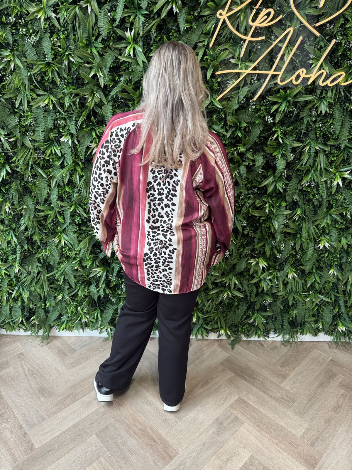 Blouse strik met strepen en panterprint bordeaux