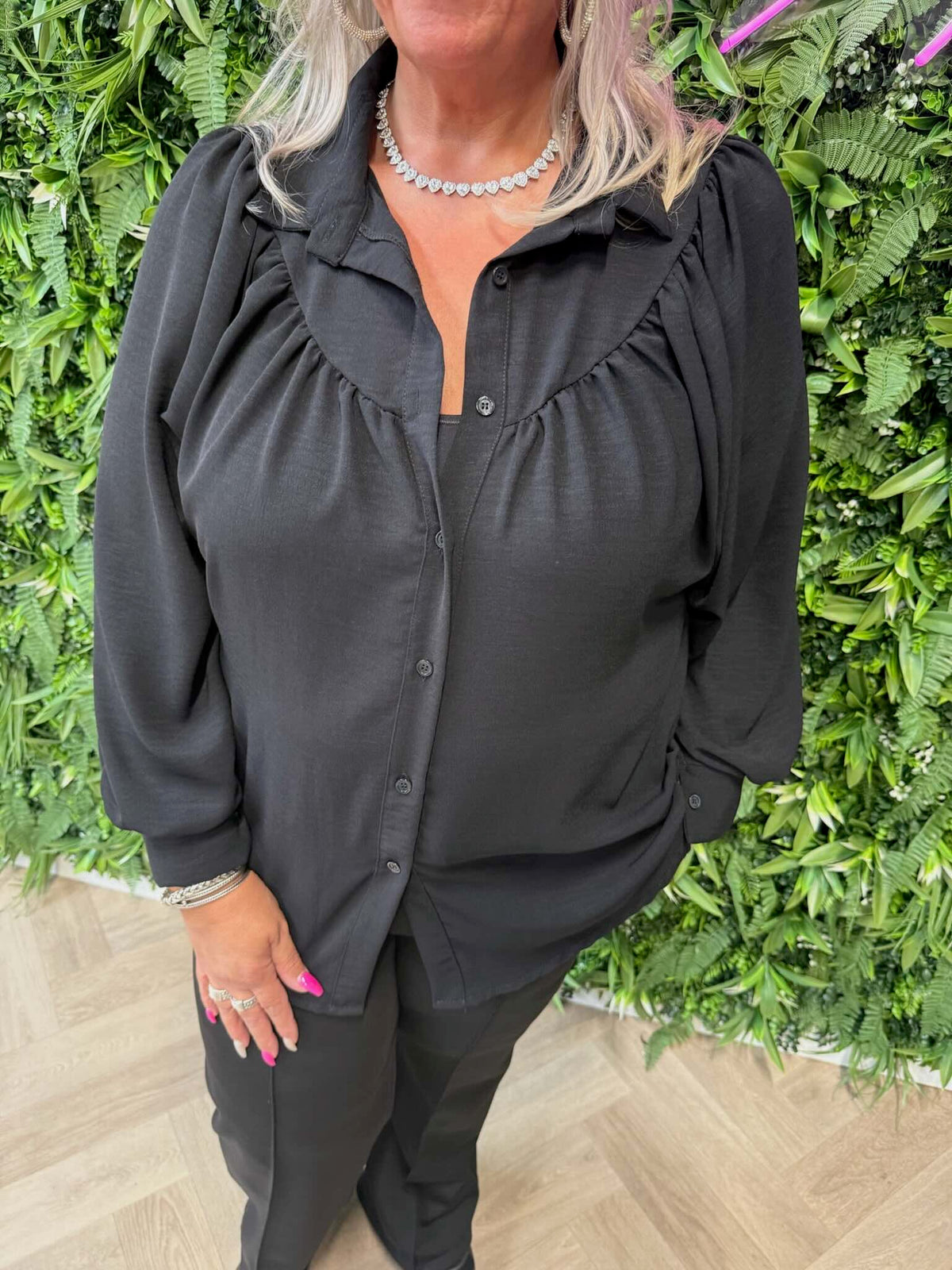 Blouse geplooid halsdetail uni zwart