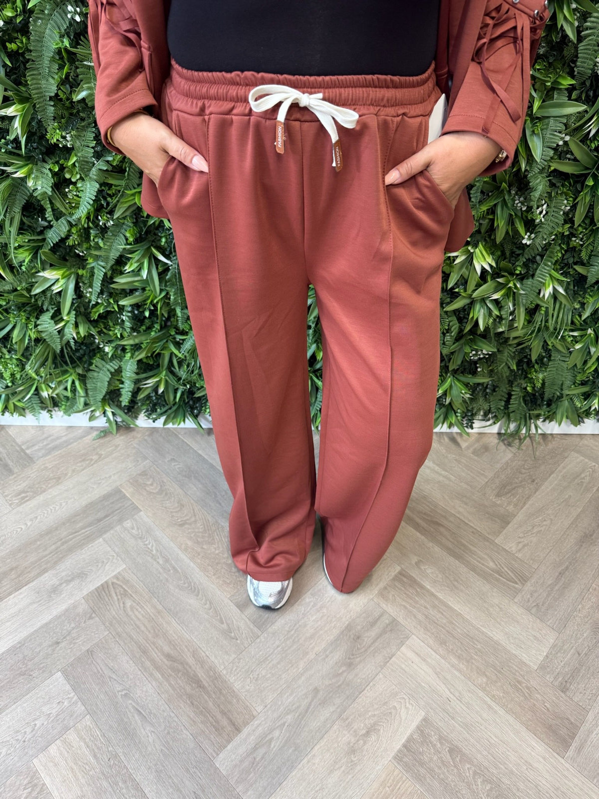 Tweedelig pak blazer met studs en franjes terracotta
