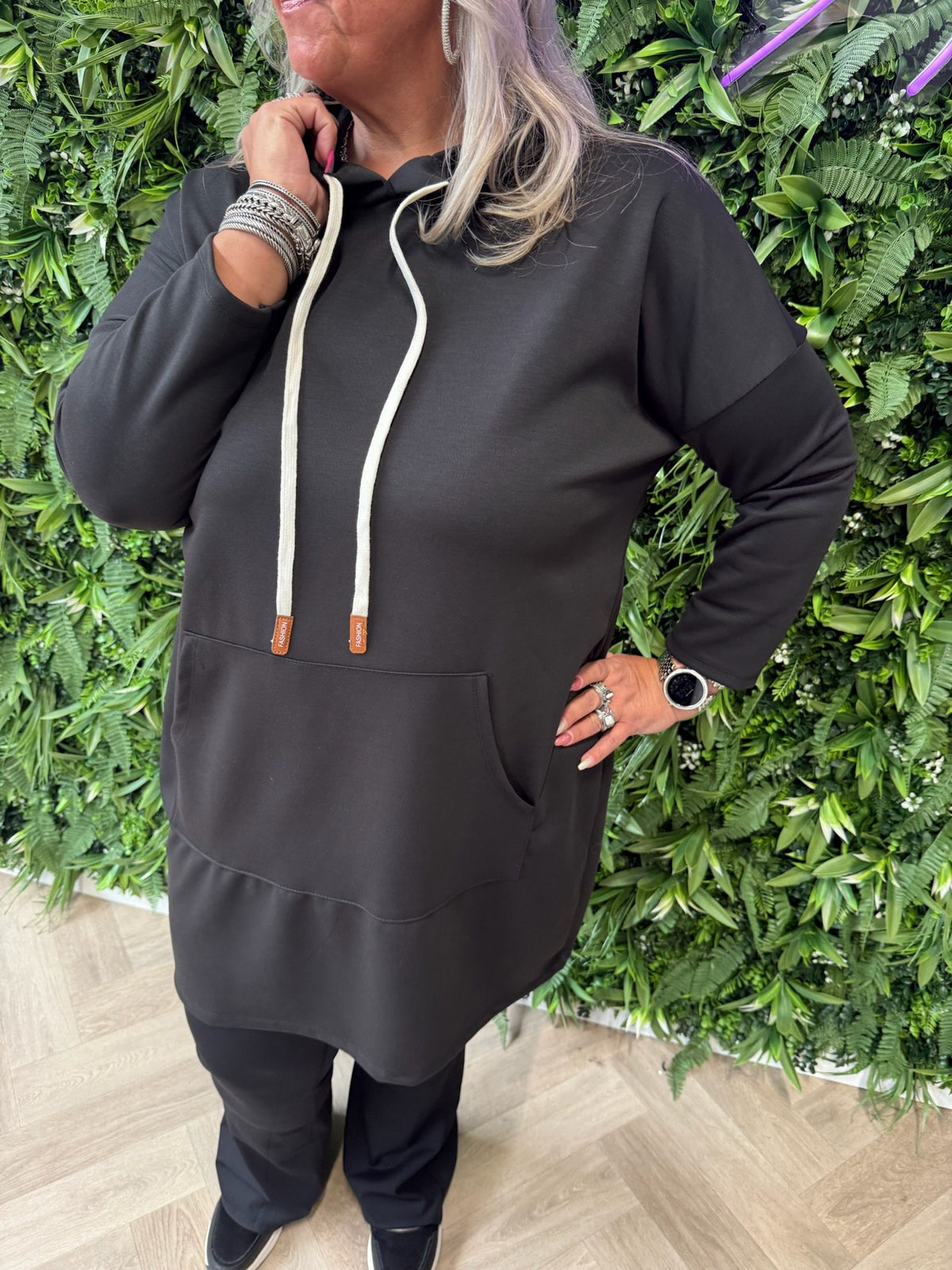 Sweaterdress met capuchon uni zwart