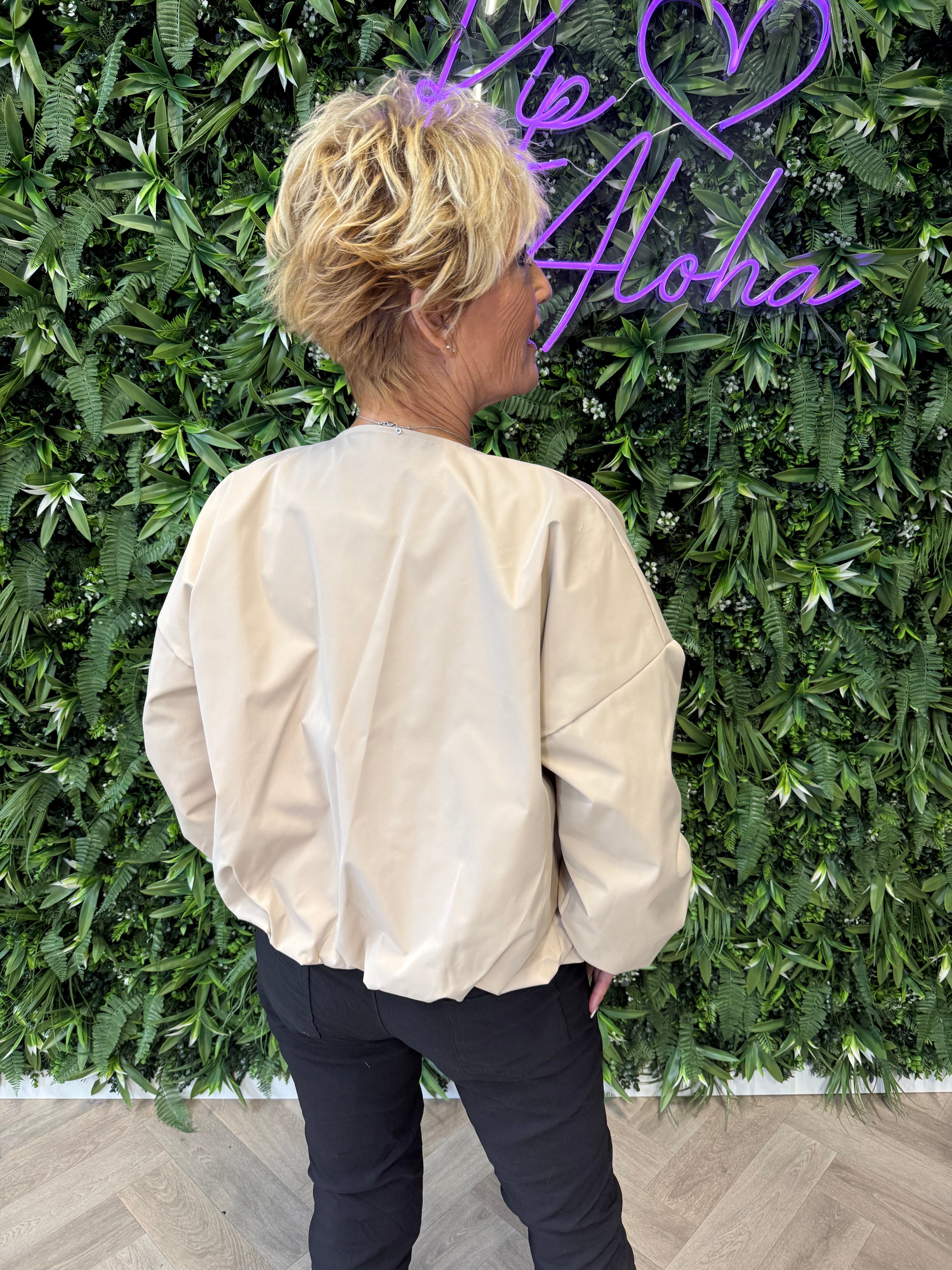 Kort jasje ballon fit beige