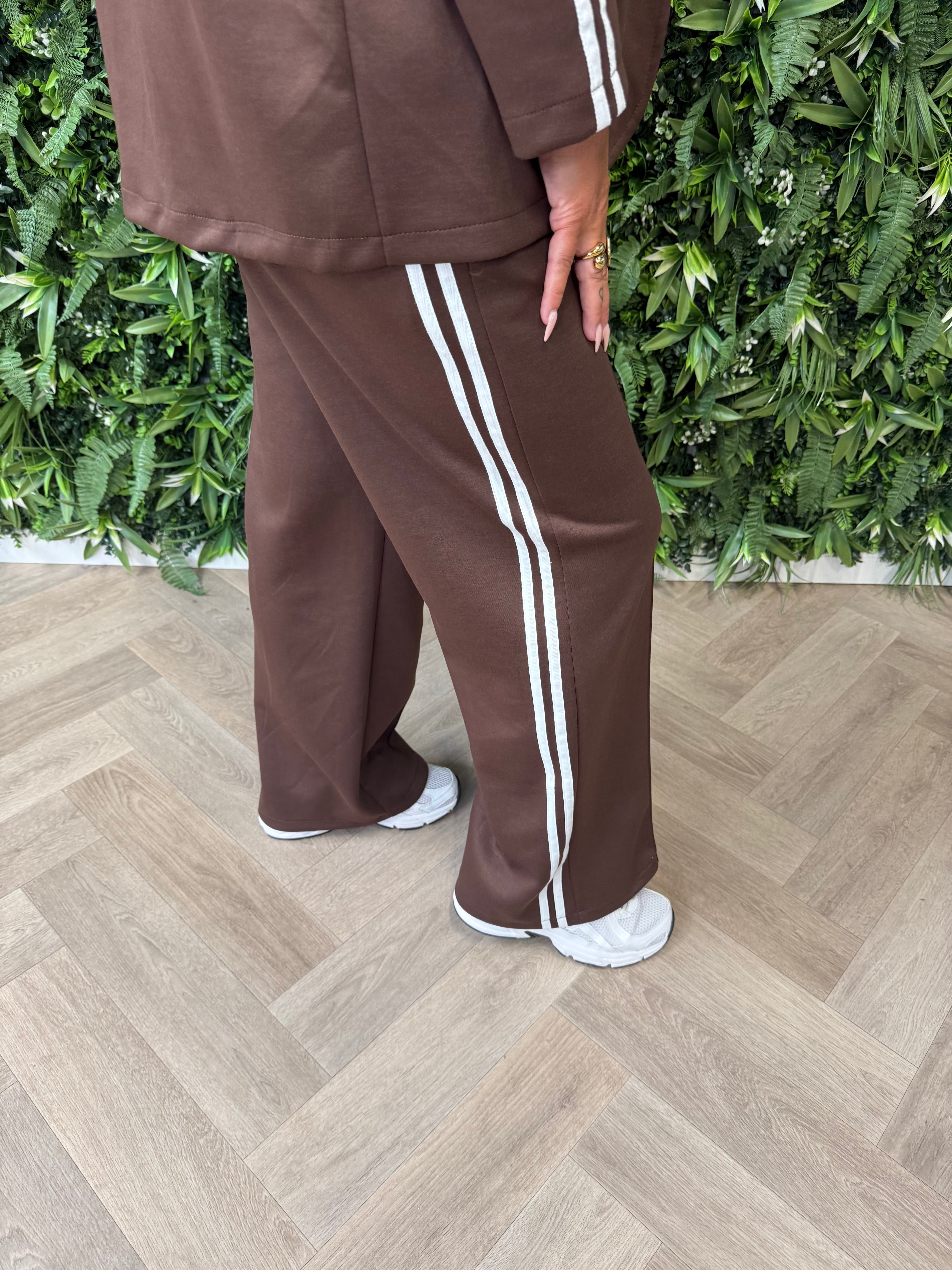 Tweedelig blazer joggingspak met bies donkerbruin