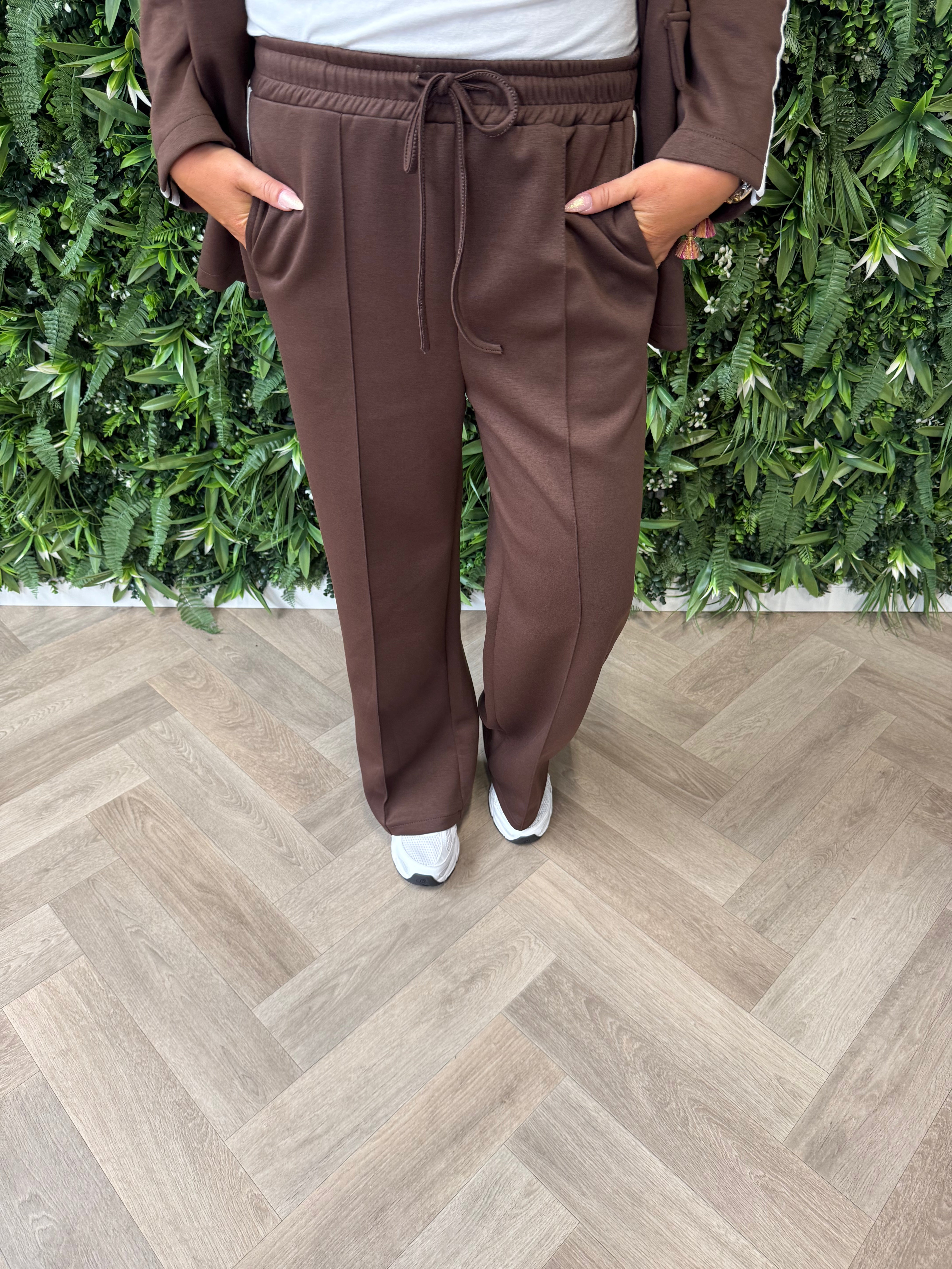 Tweedelig blazer joggingspak met bies donkerbruin