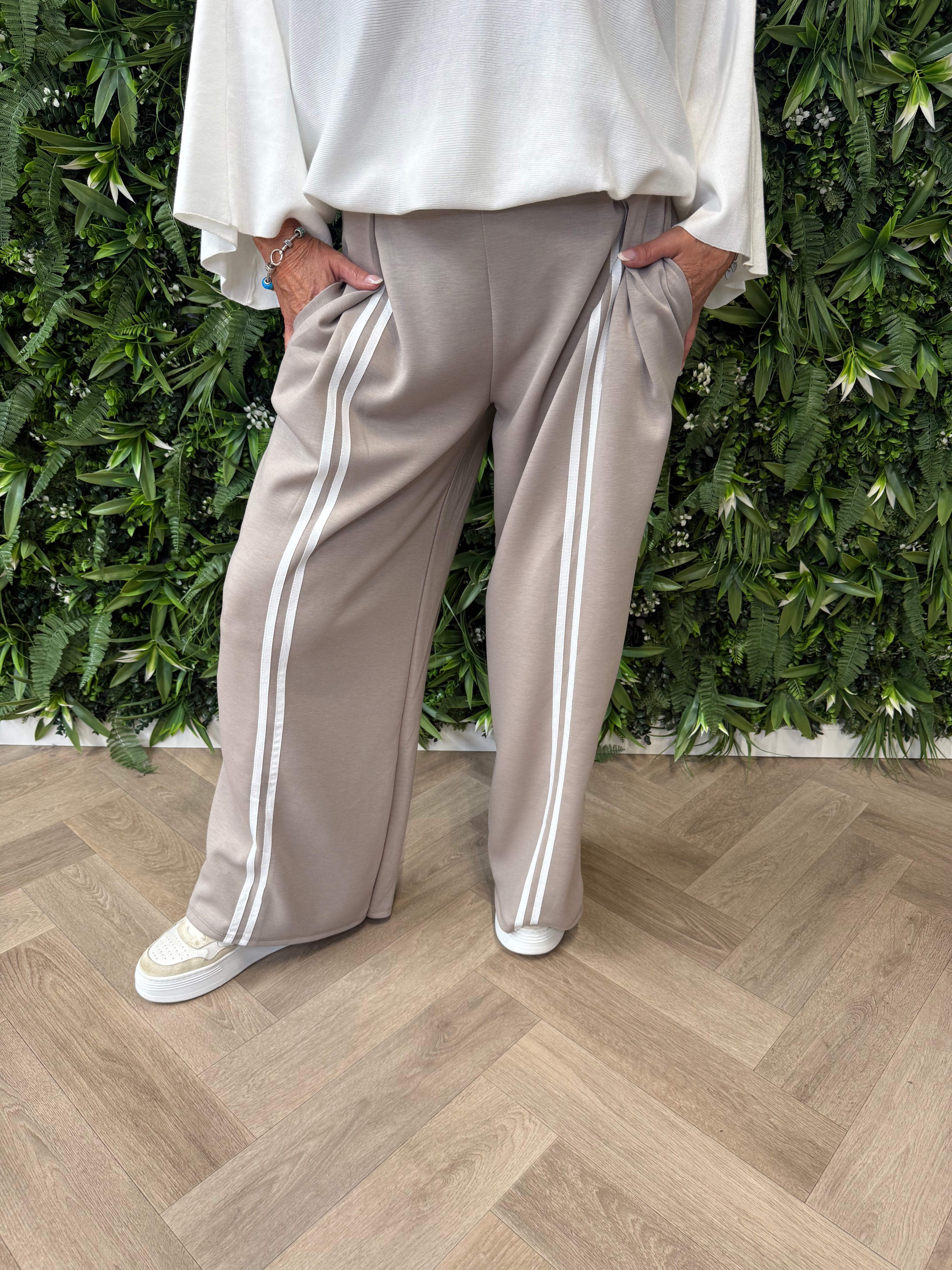 Wijde broek met streep taupe