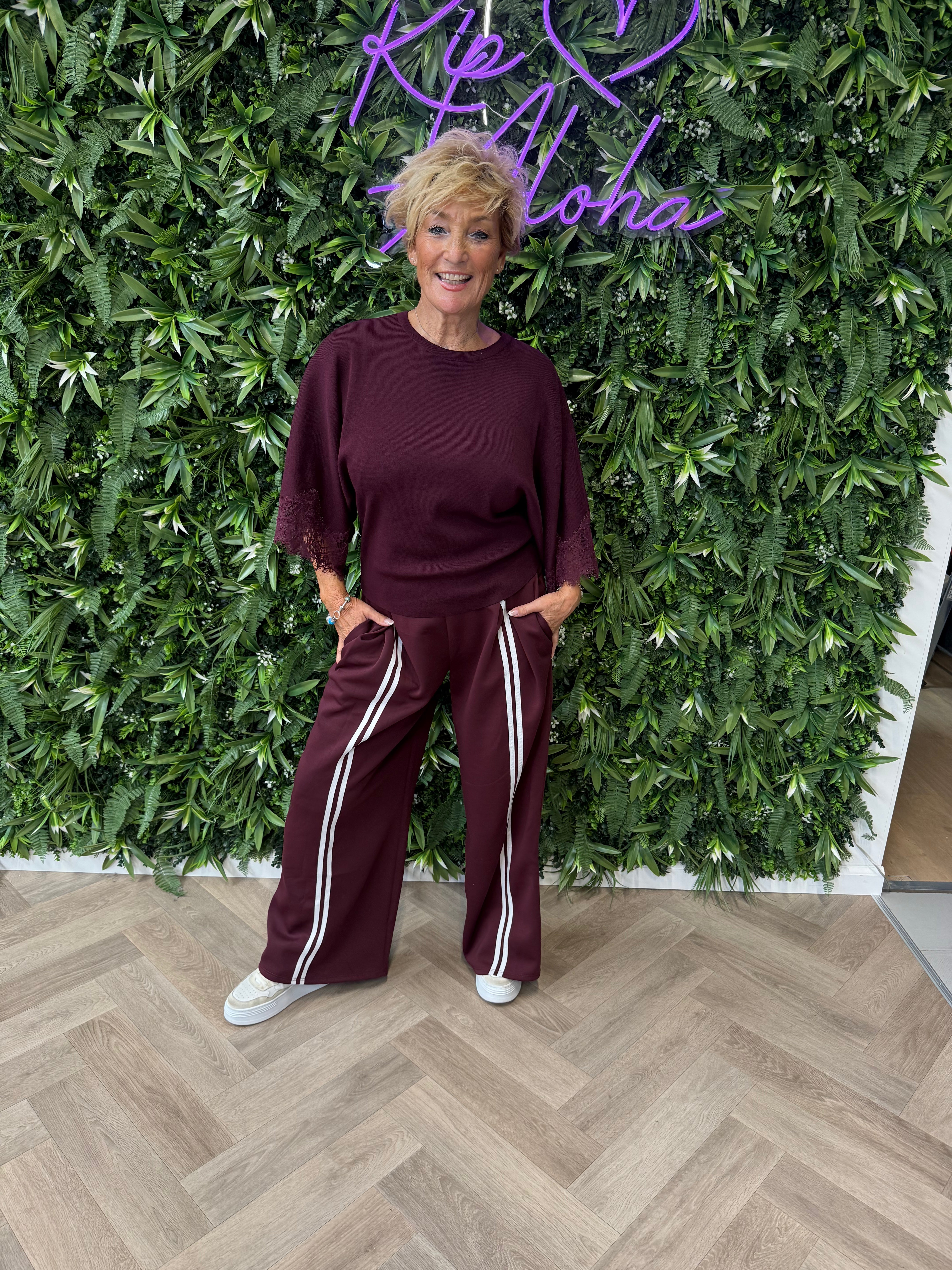 Wijde broek met streep bordeaux
