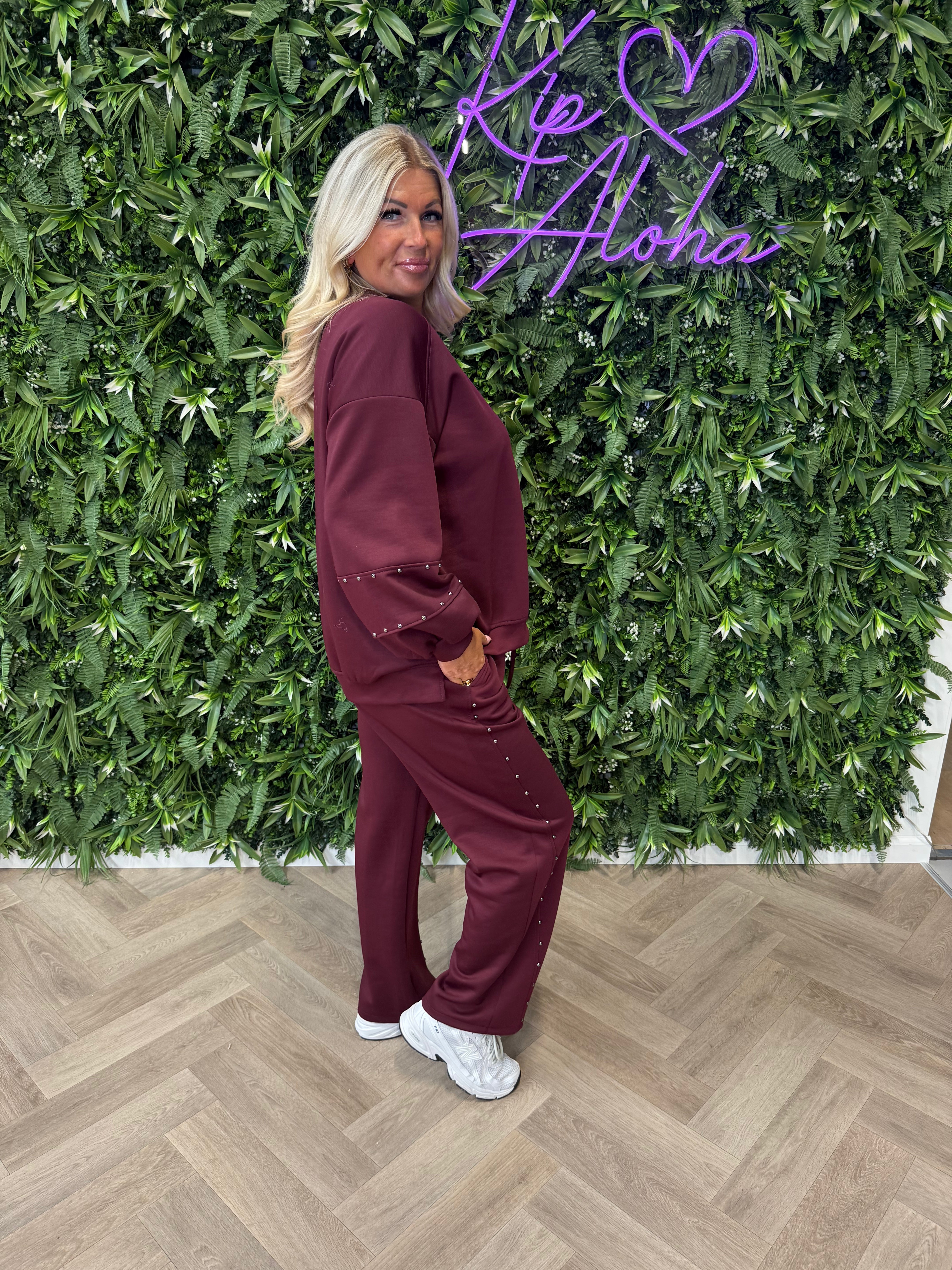 Tweedelig pak sweater pofmouwen studs bordeaux