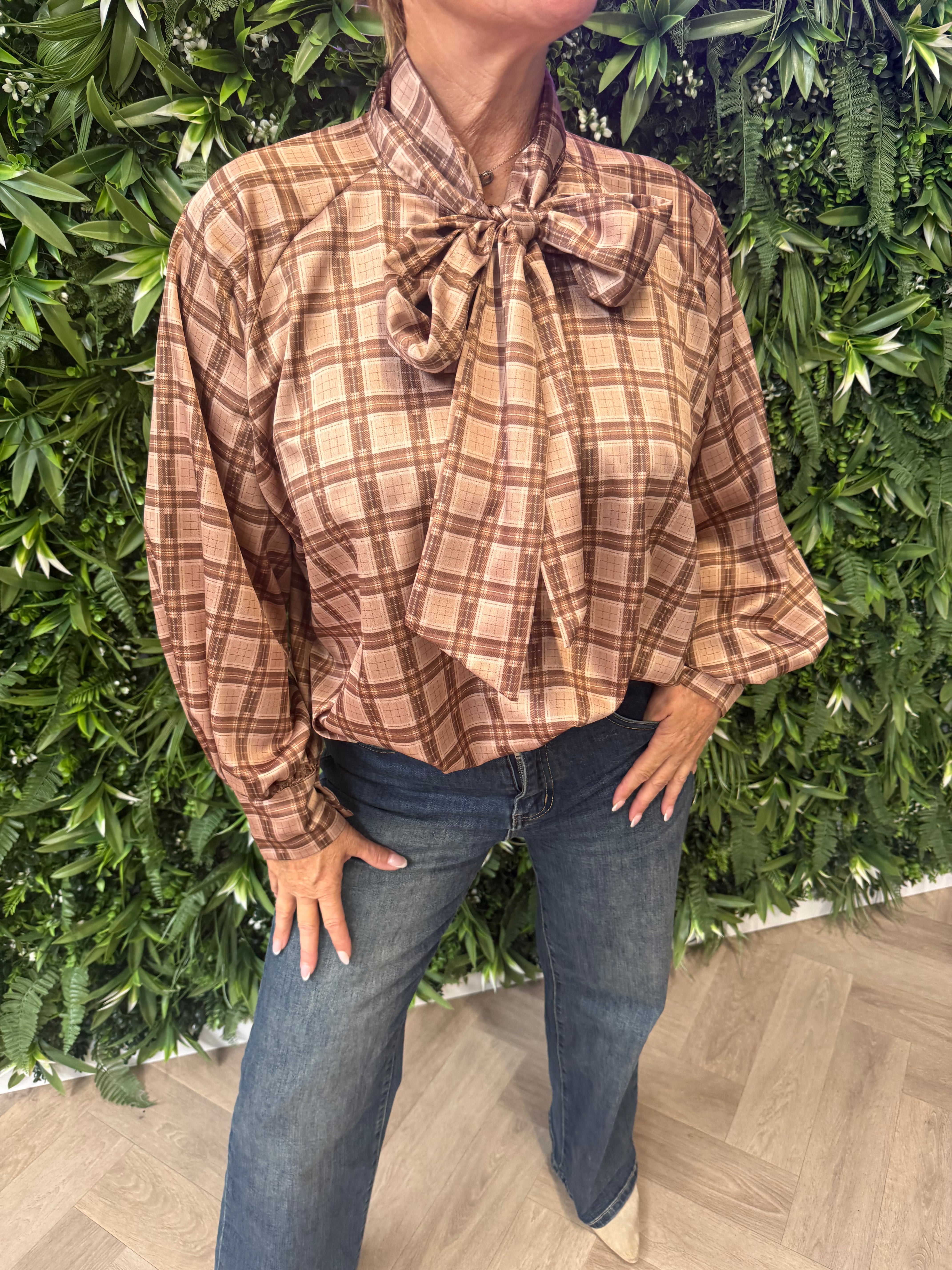 Blouse met strik geruit camel