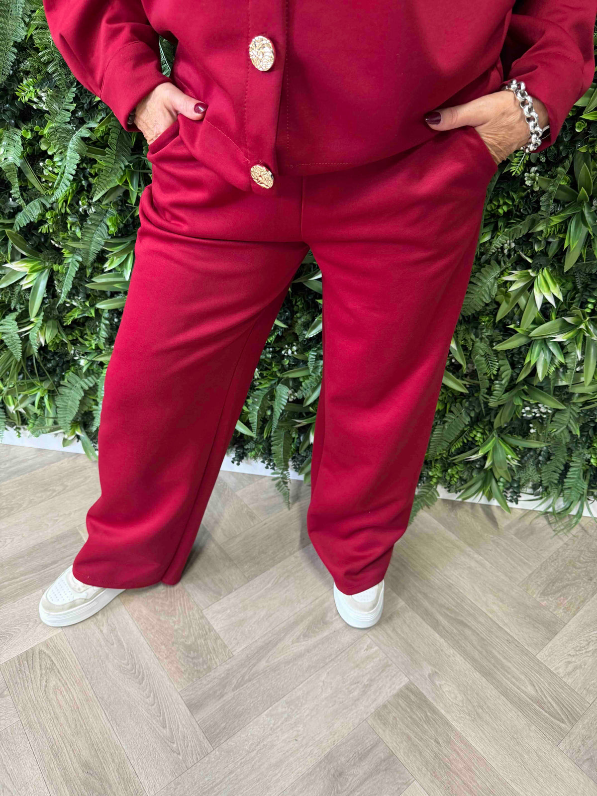 Tweedelig pak blouse met knopen donkerrood
