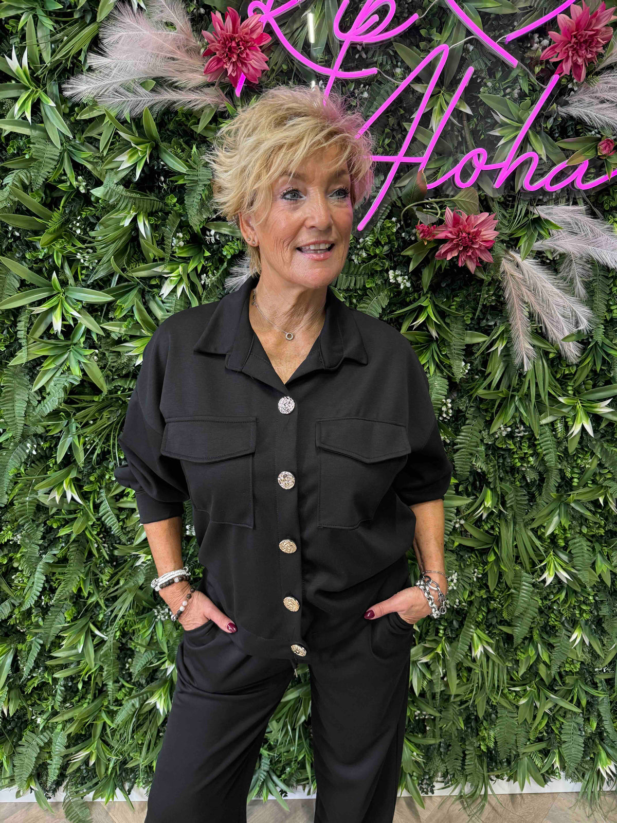 Tweedelig pak blouse met knopen zwart