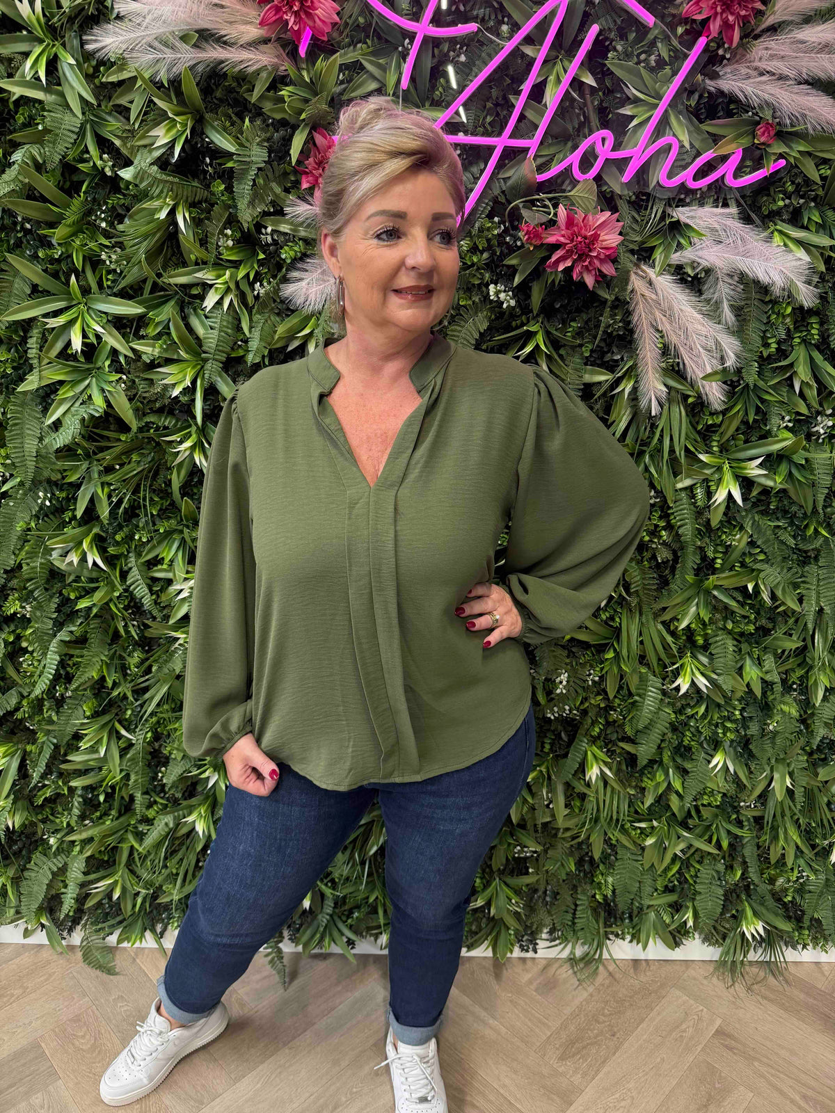 Blouse roezel met pofmouwen legergroen