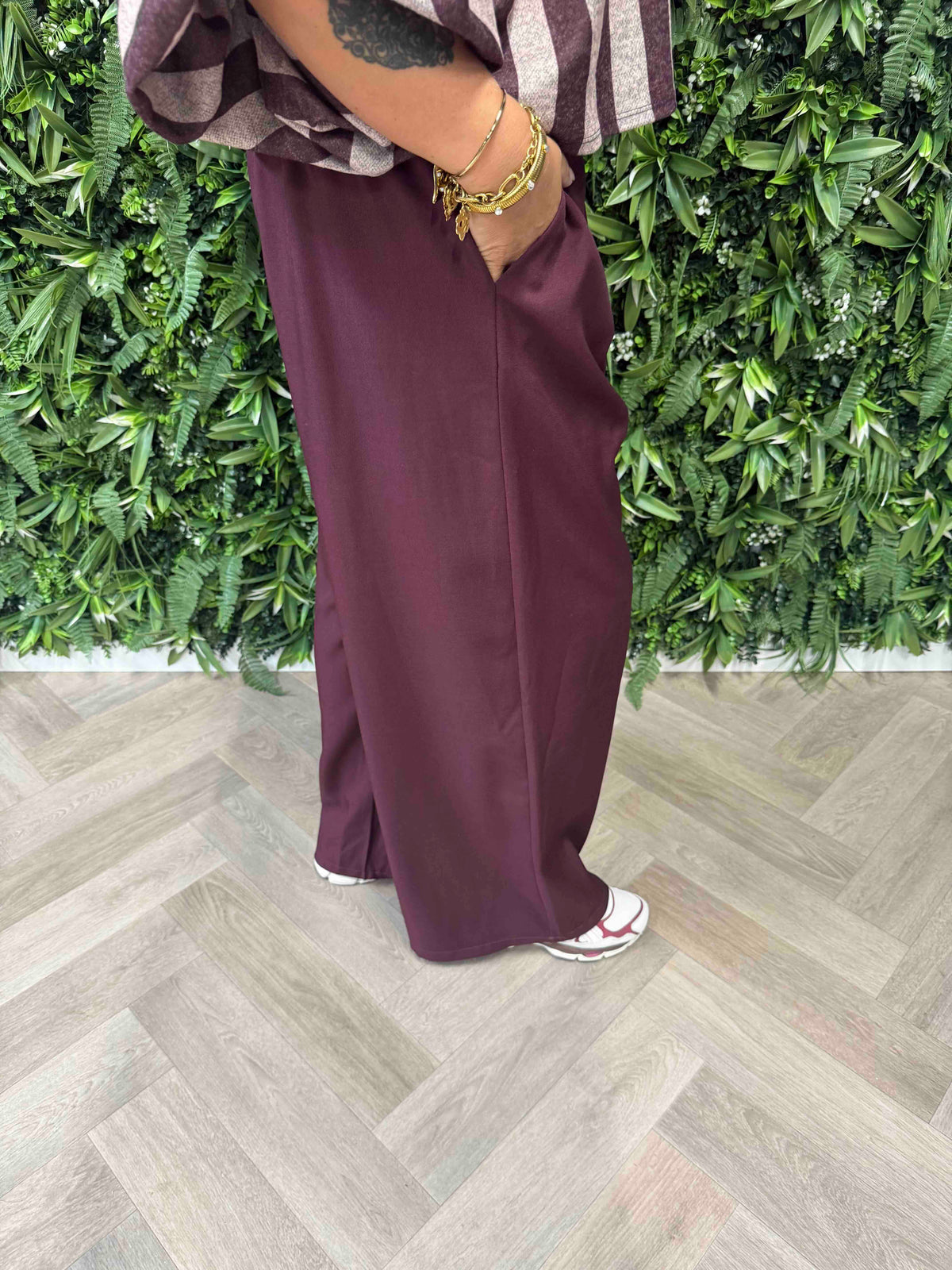 Pantalon met plooi aubergine