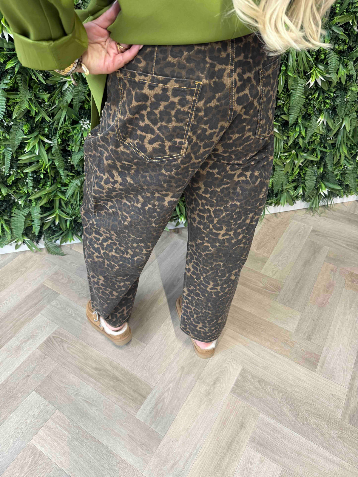 Jewelly panter print met studs balloon fit camel