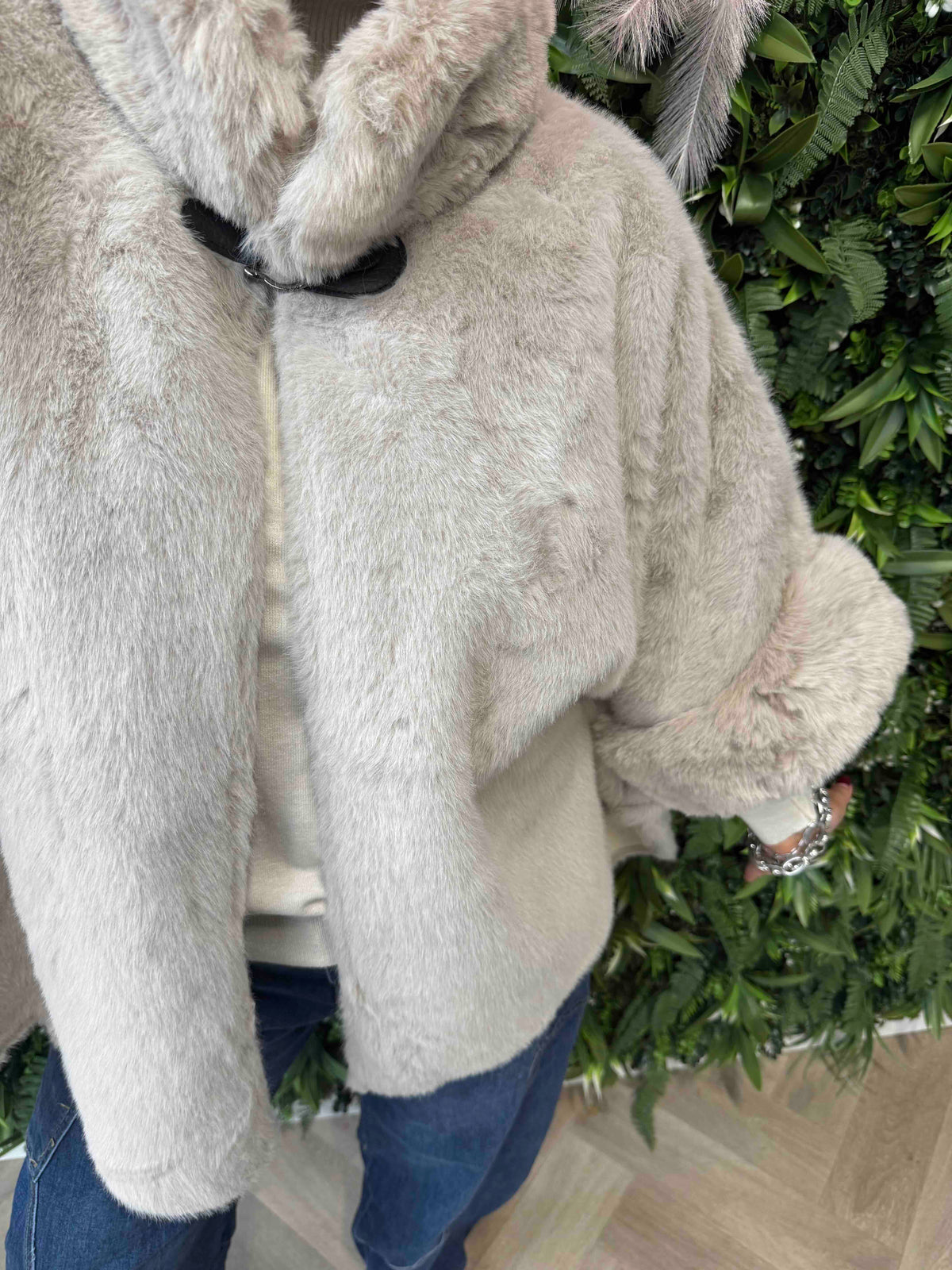 Faux fur jas korte mouwen beige