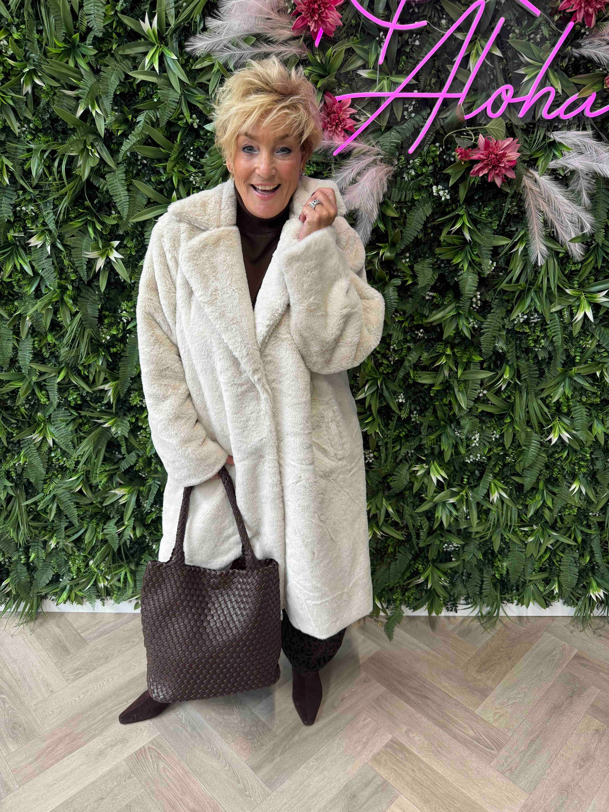Lange faux fur mantel jas beige